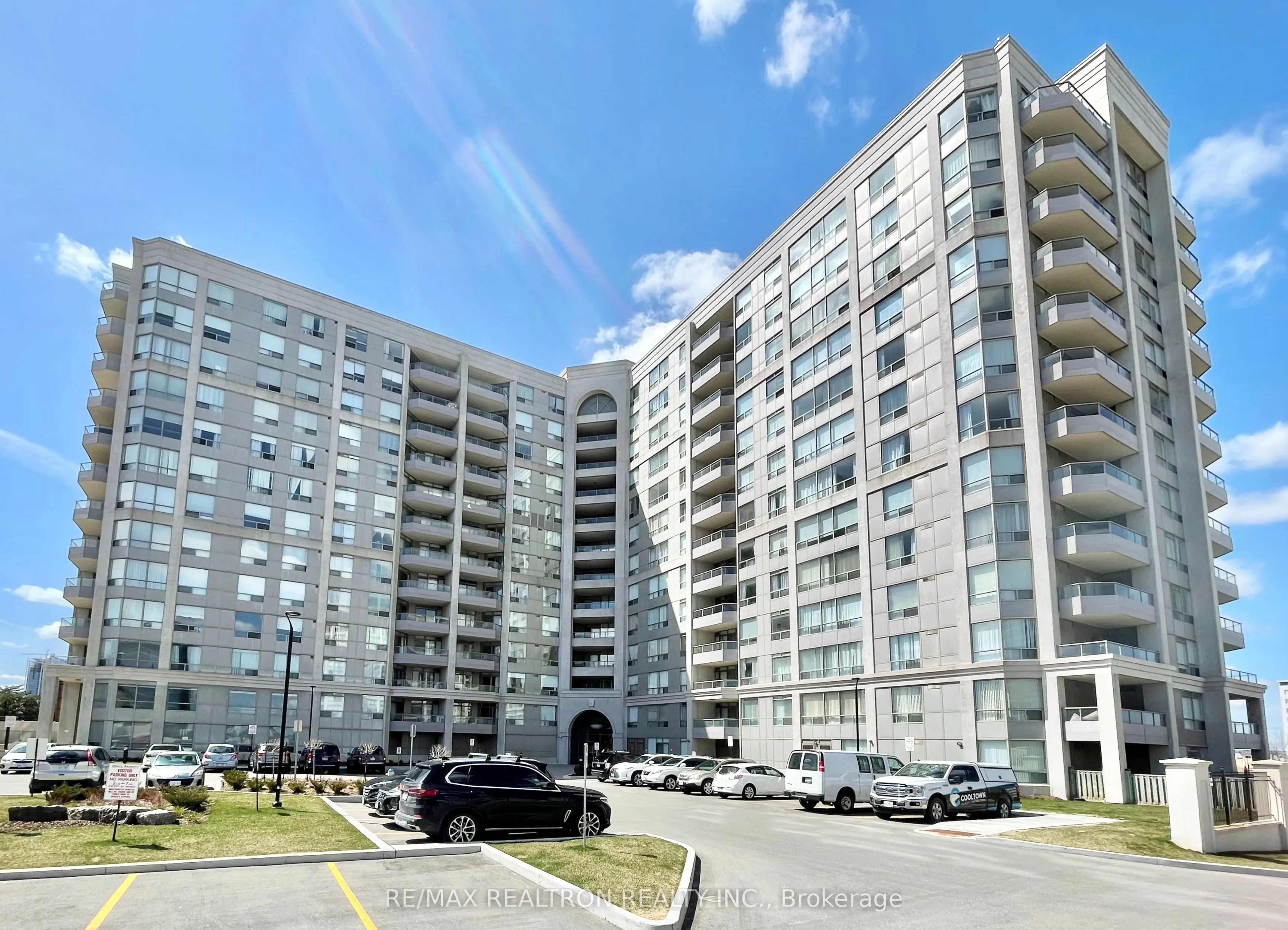 9015 Leslie Street, #1008