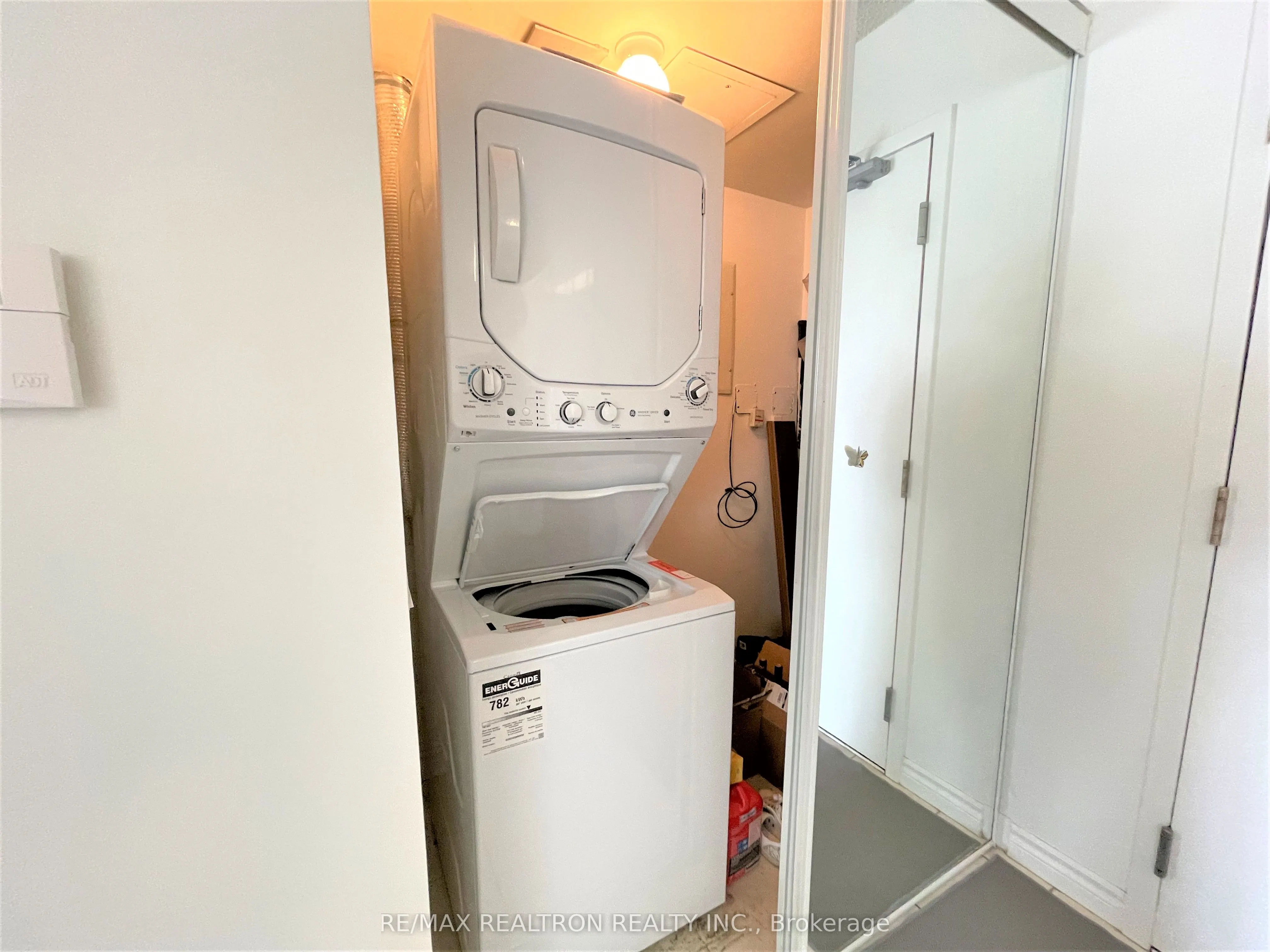 9015 Leslie Street, #1008