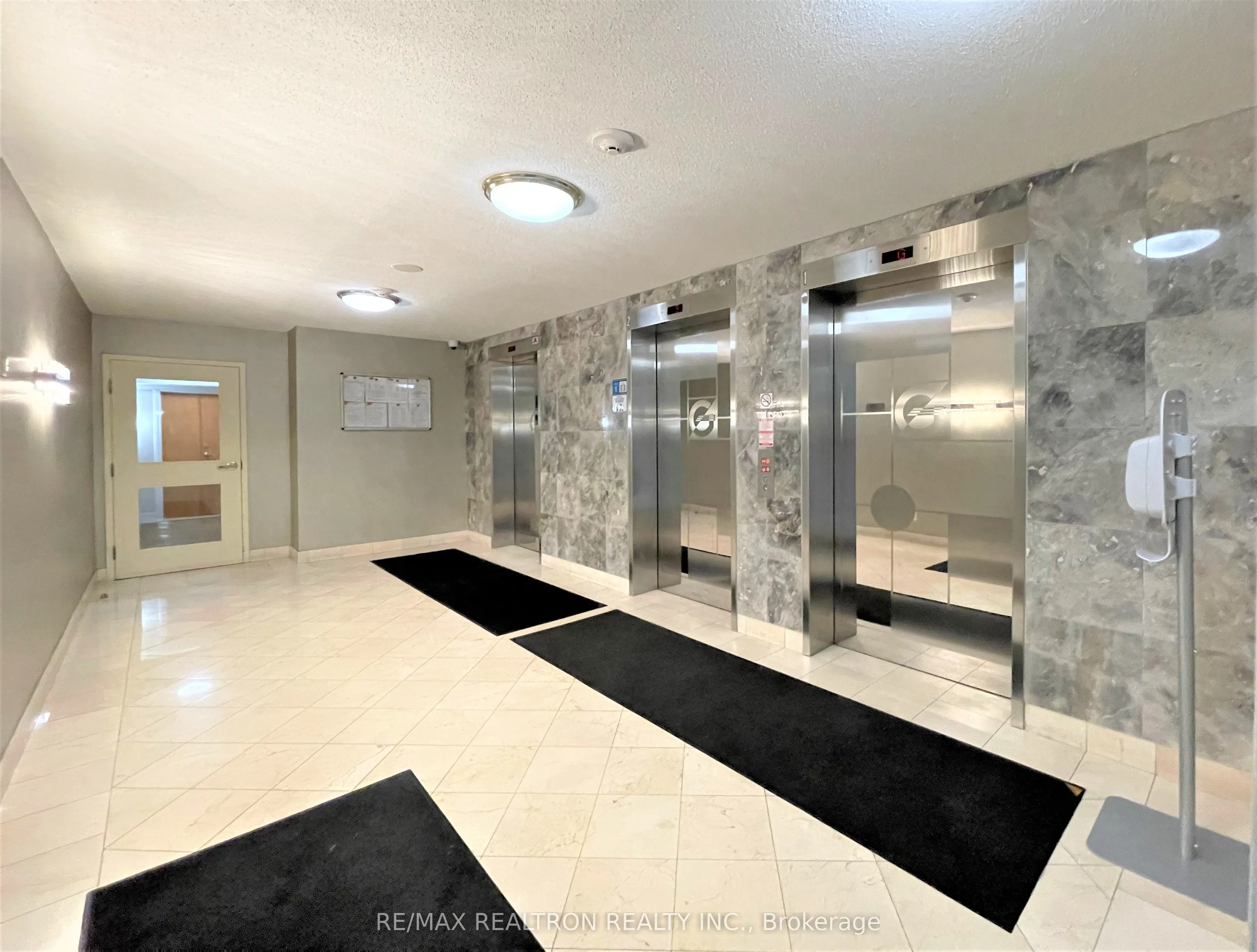 9015 Leslie Street, #1008