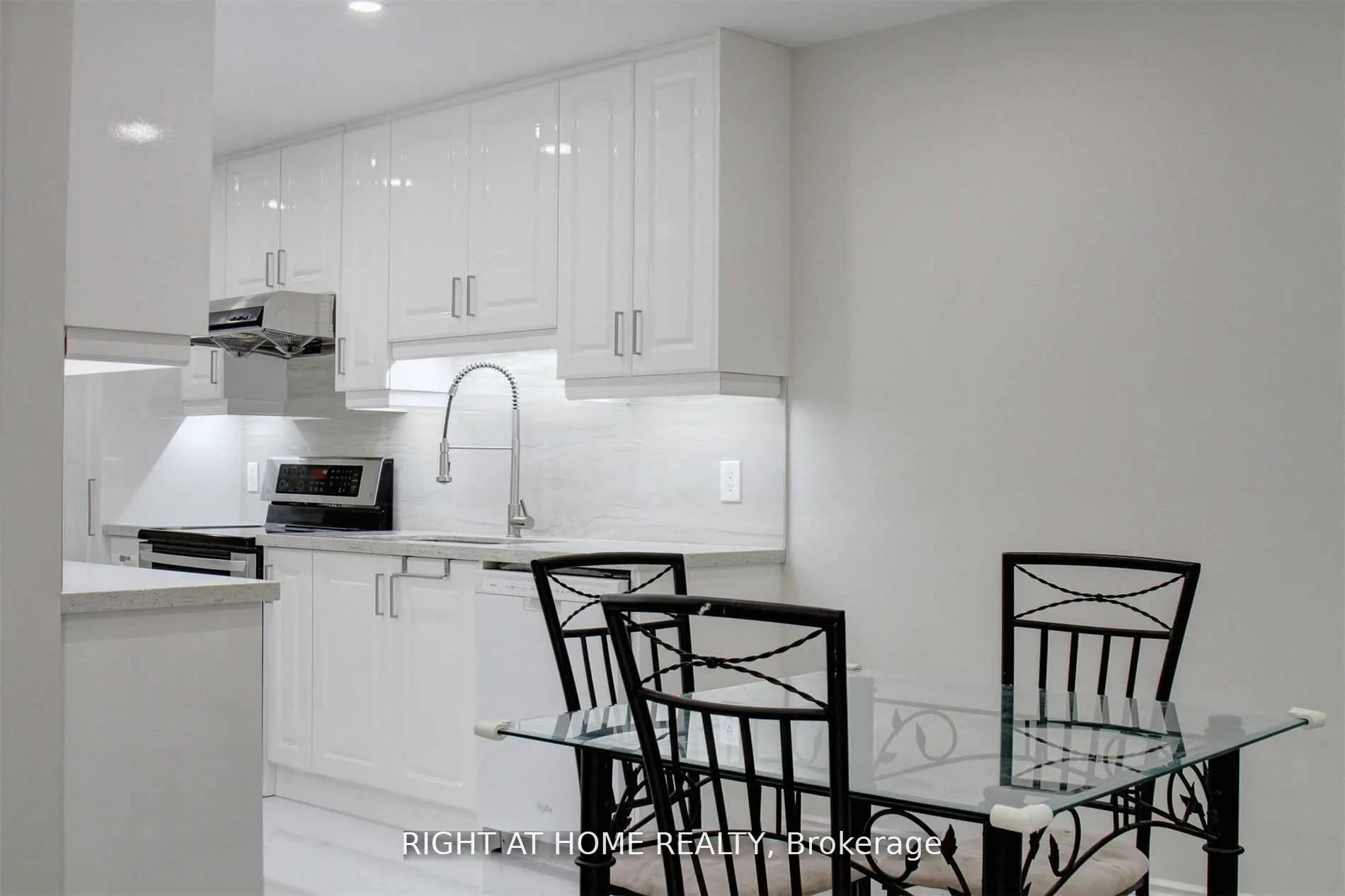 28 Baywood Court