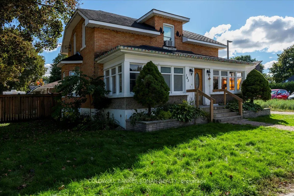143 Wellington Street E