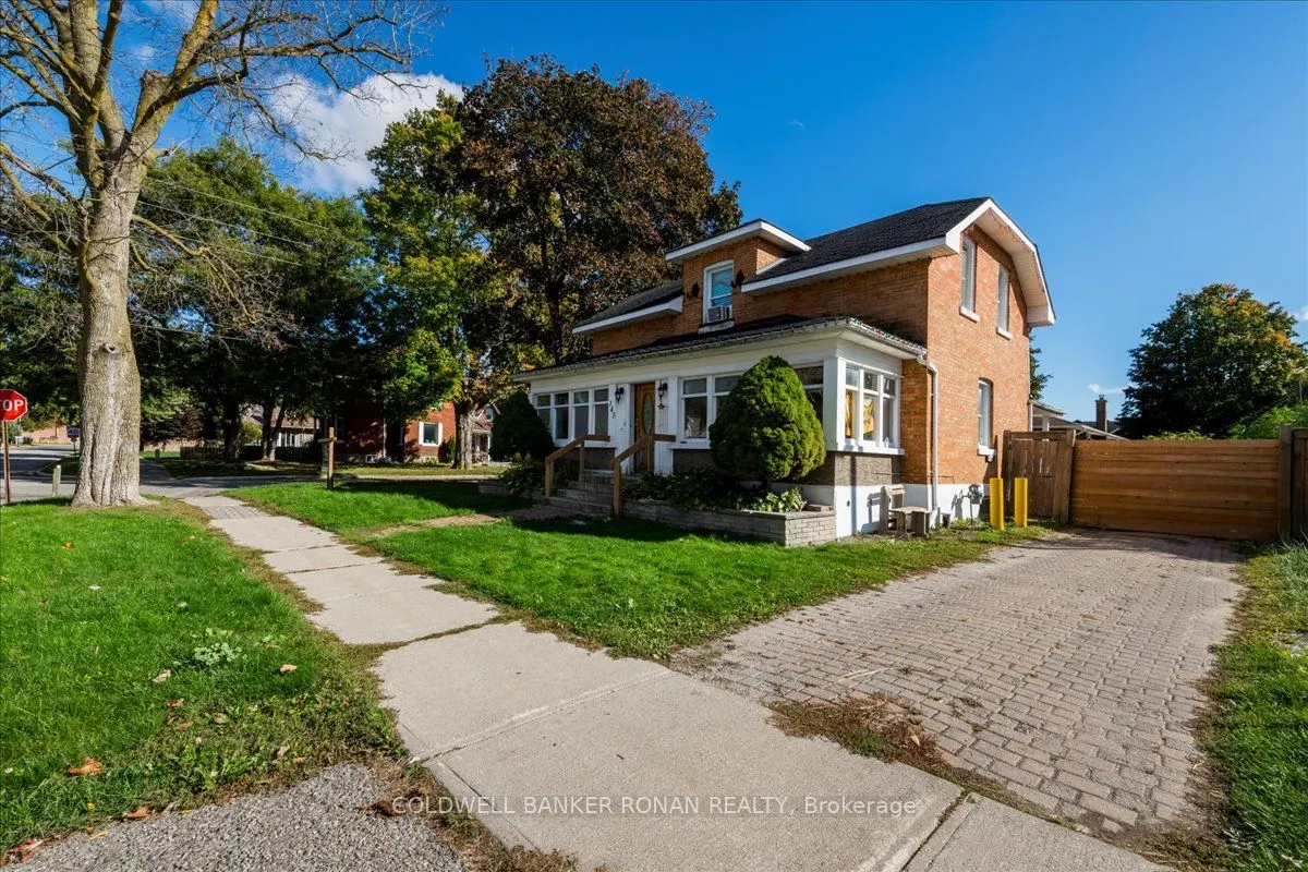 143 Wellington Street E