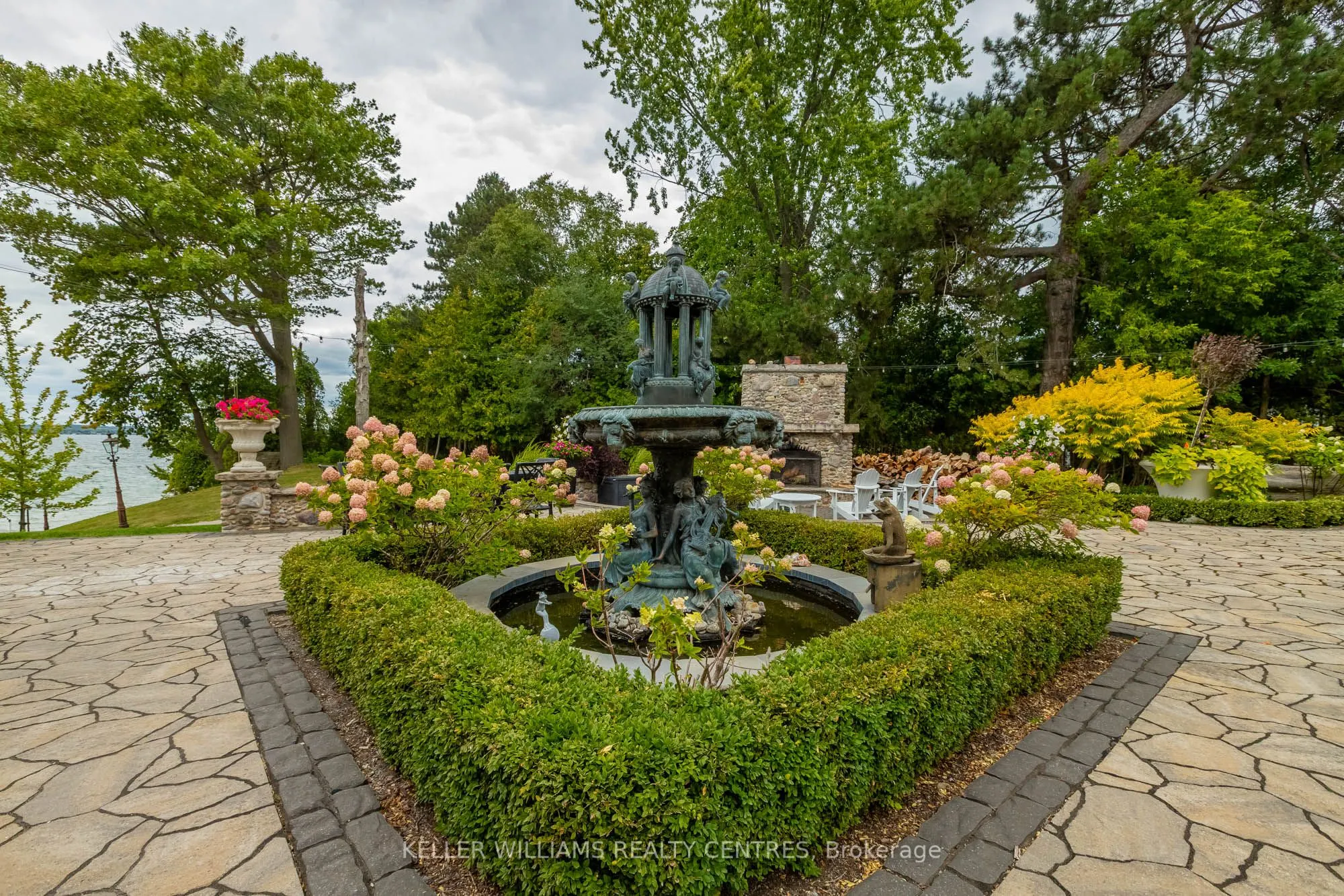 736 Lake Drive N