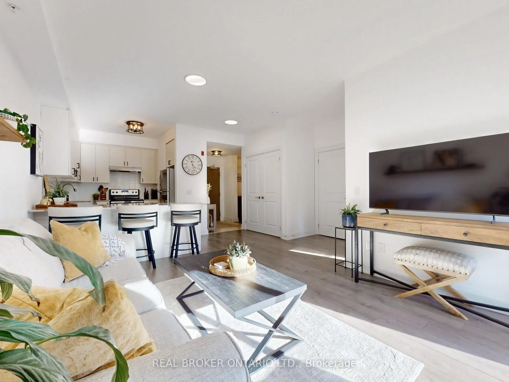 481 Rupert Avenue, #122