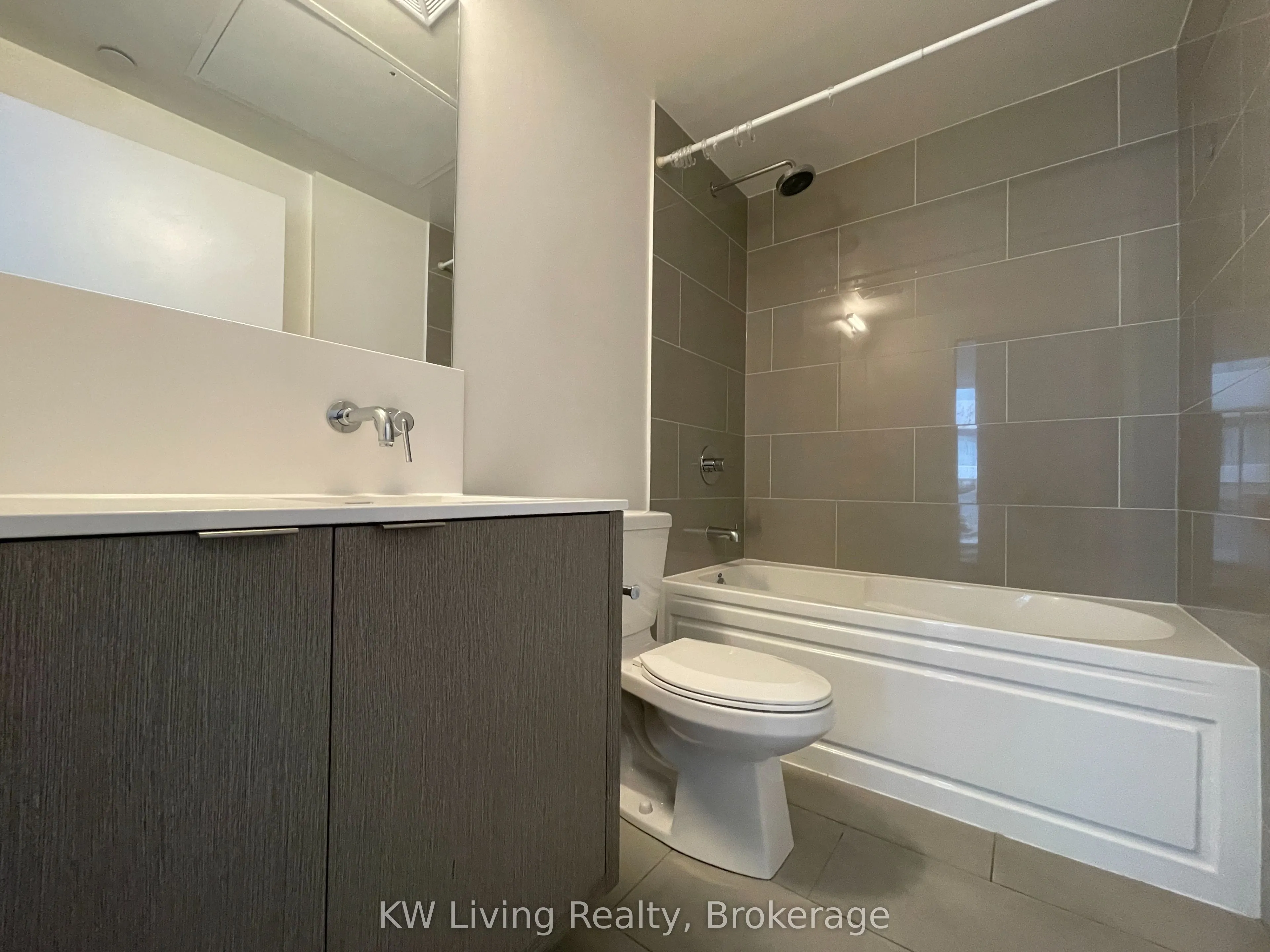 7165 Yonge Street, #1509