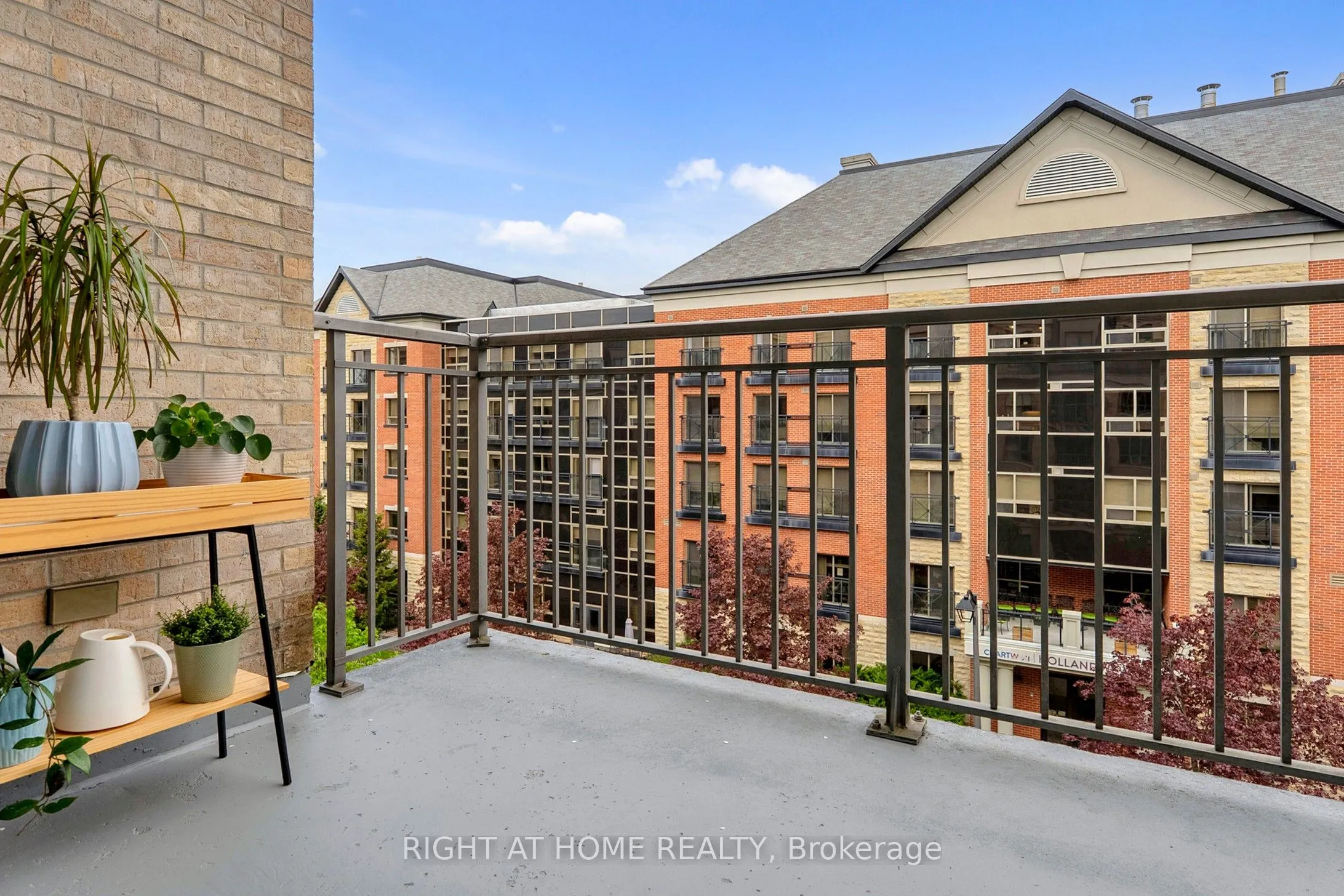 180 John West Way, #422