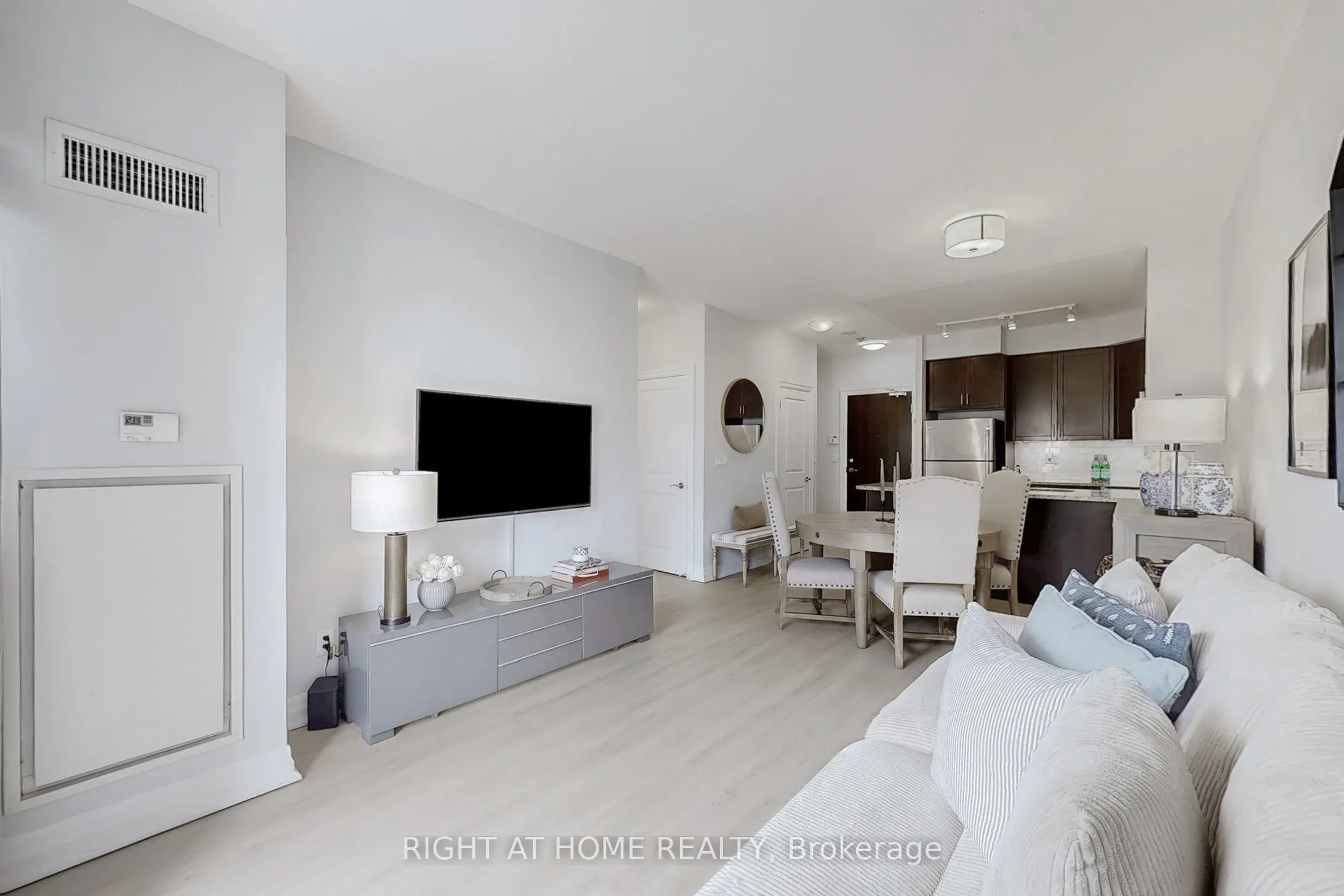 180 John West Way, #422