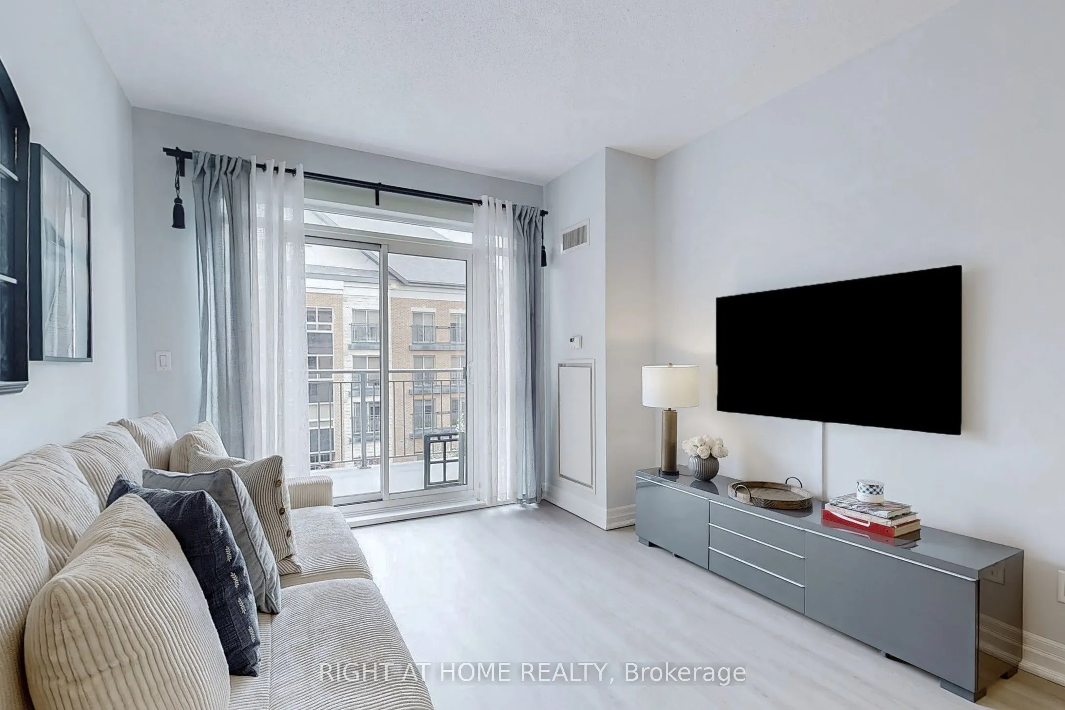180 John West Way, #422