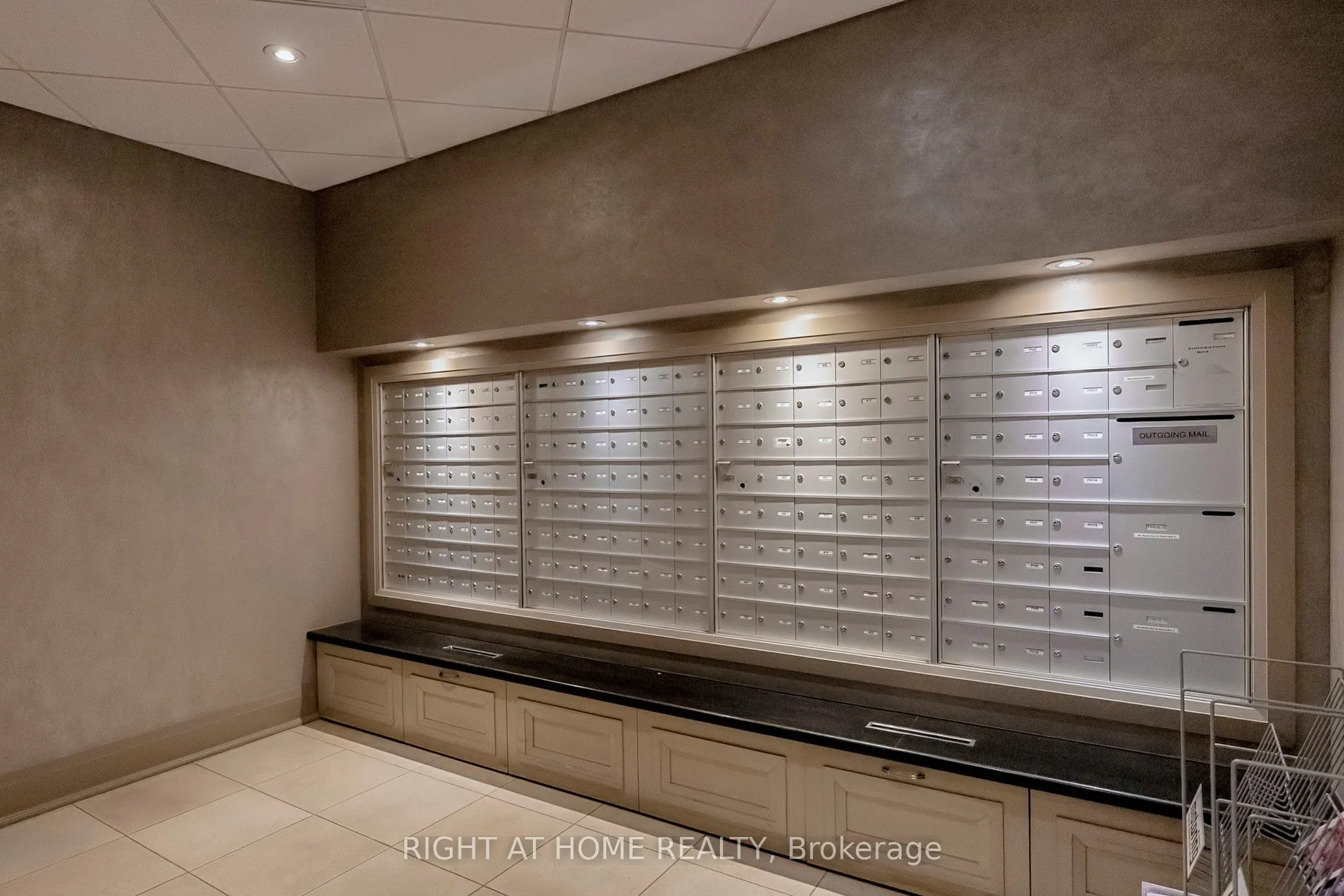 180 John West Way, #422