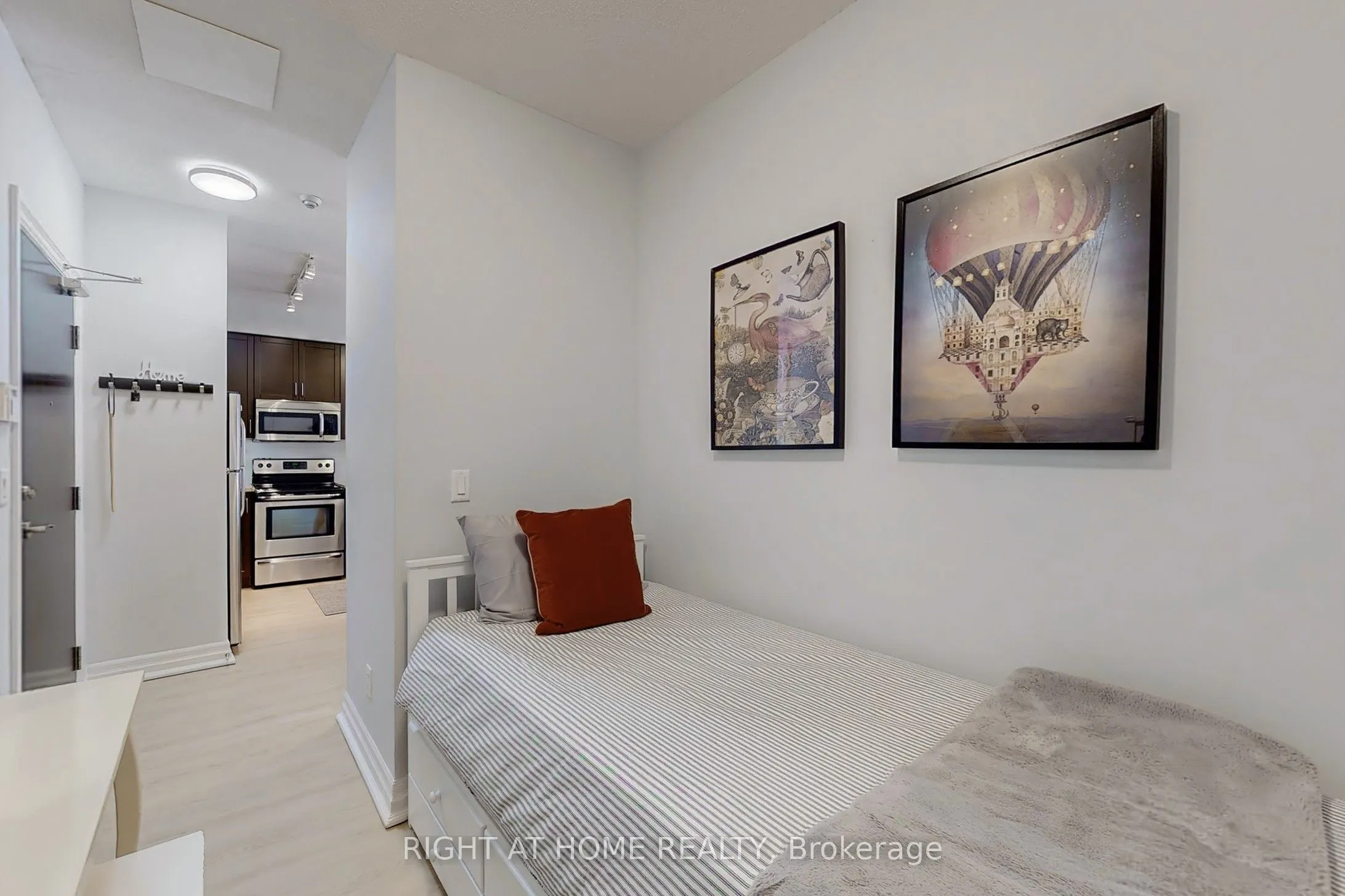 180 John West Way, #422