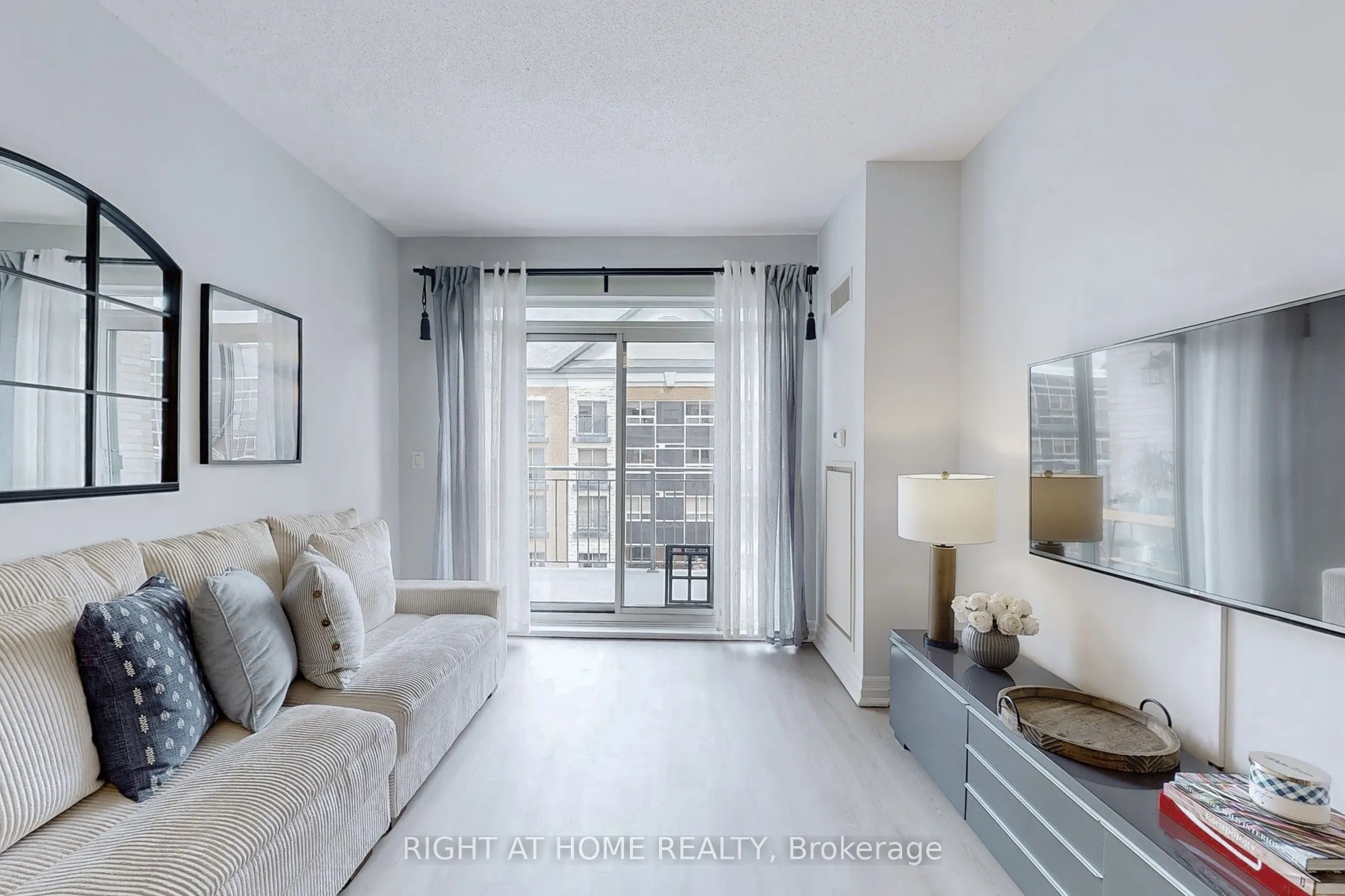 180 John West Way, #422