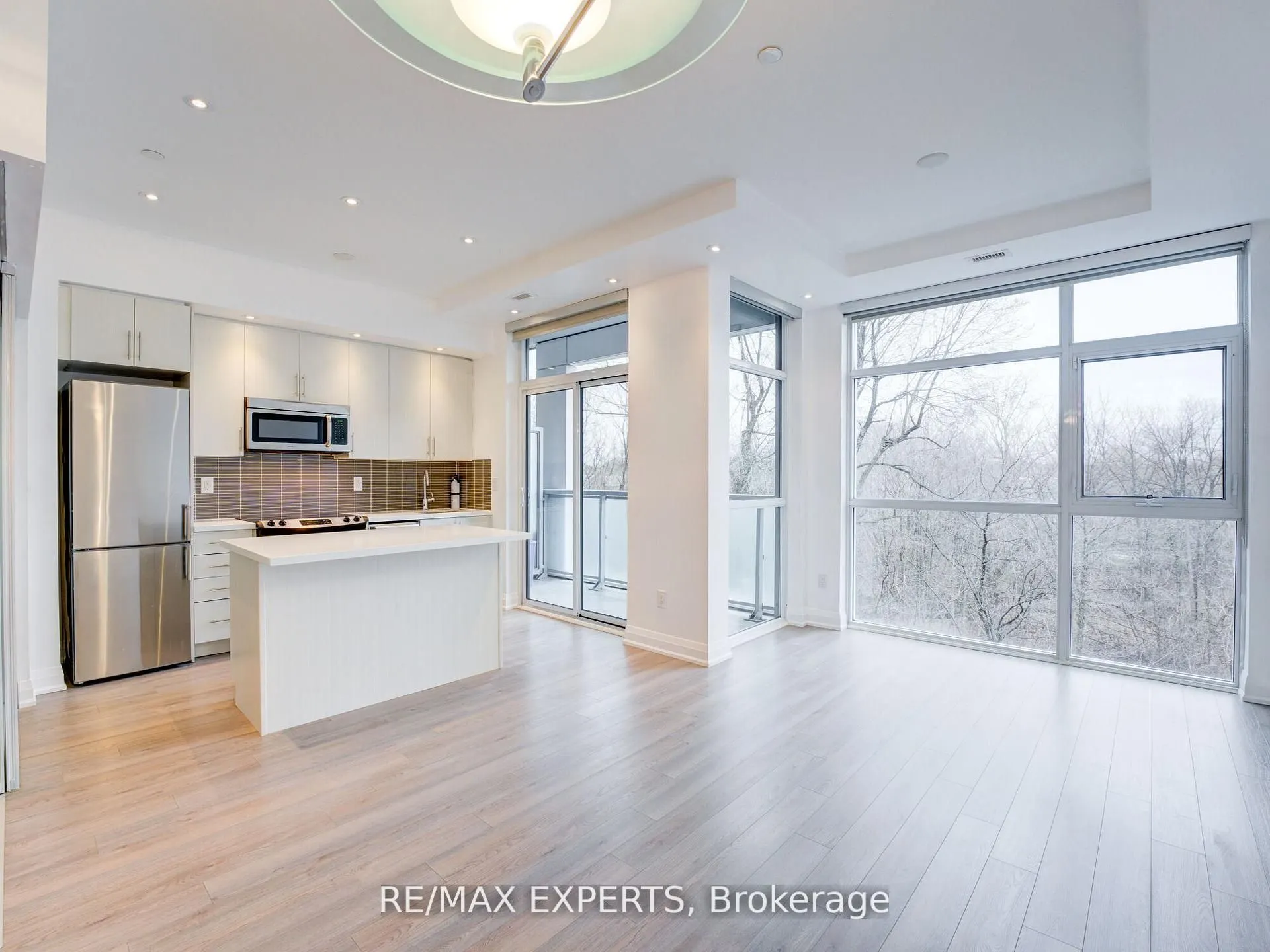 8763 Bayview Avenue W, #231
