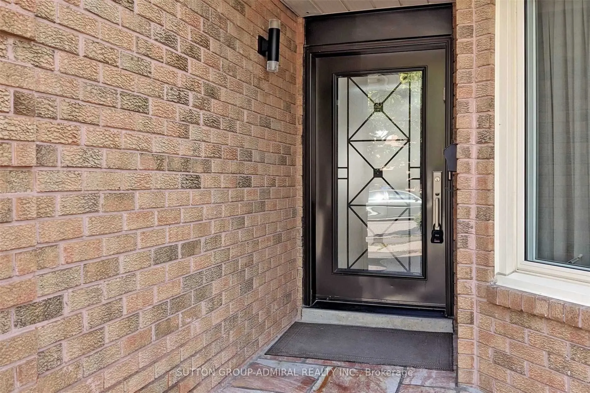 15 Dundurn Crescent