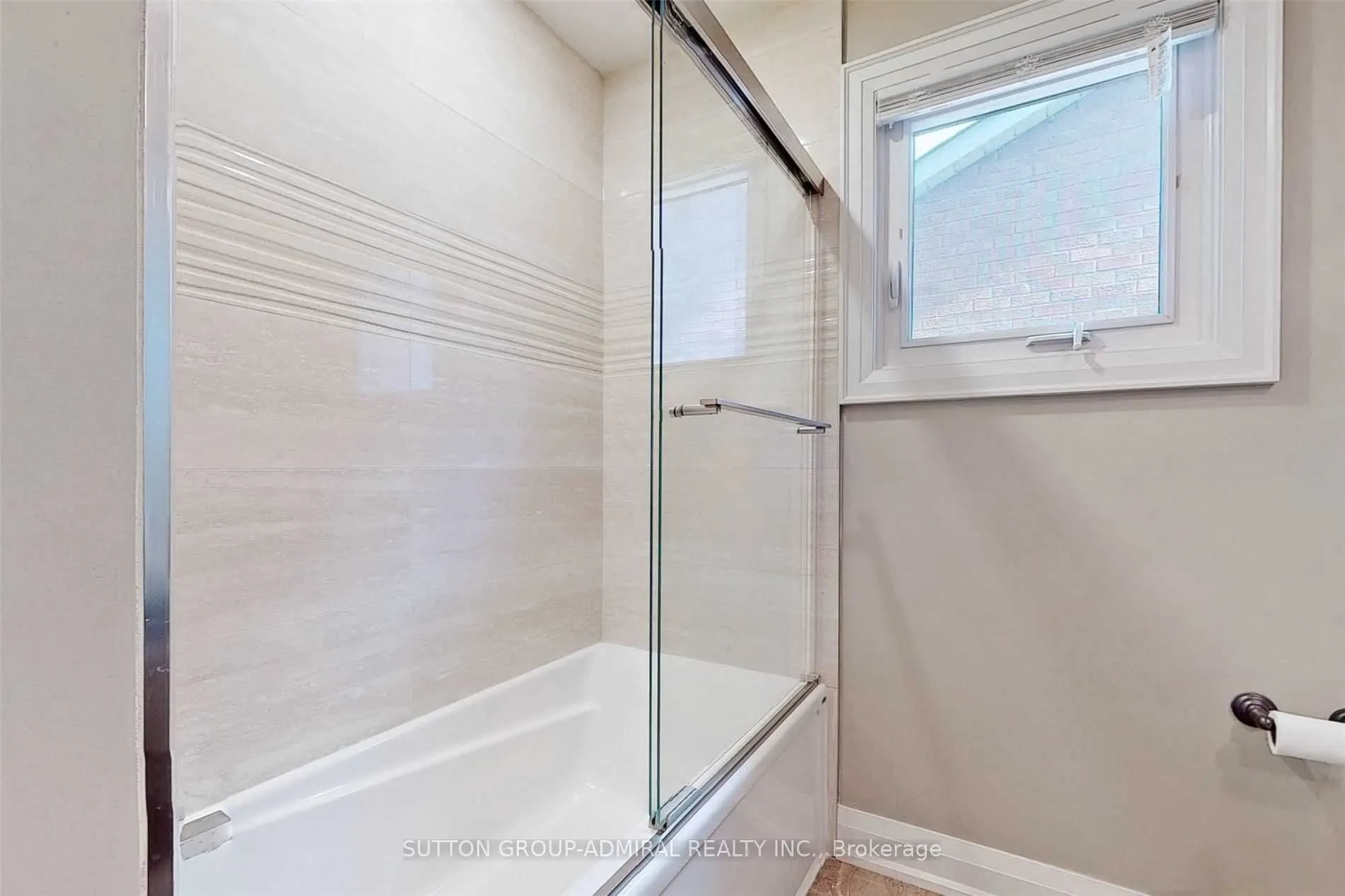 15 Dundurn Crescent