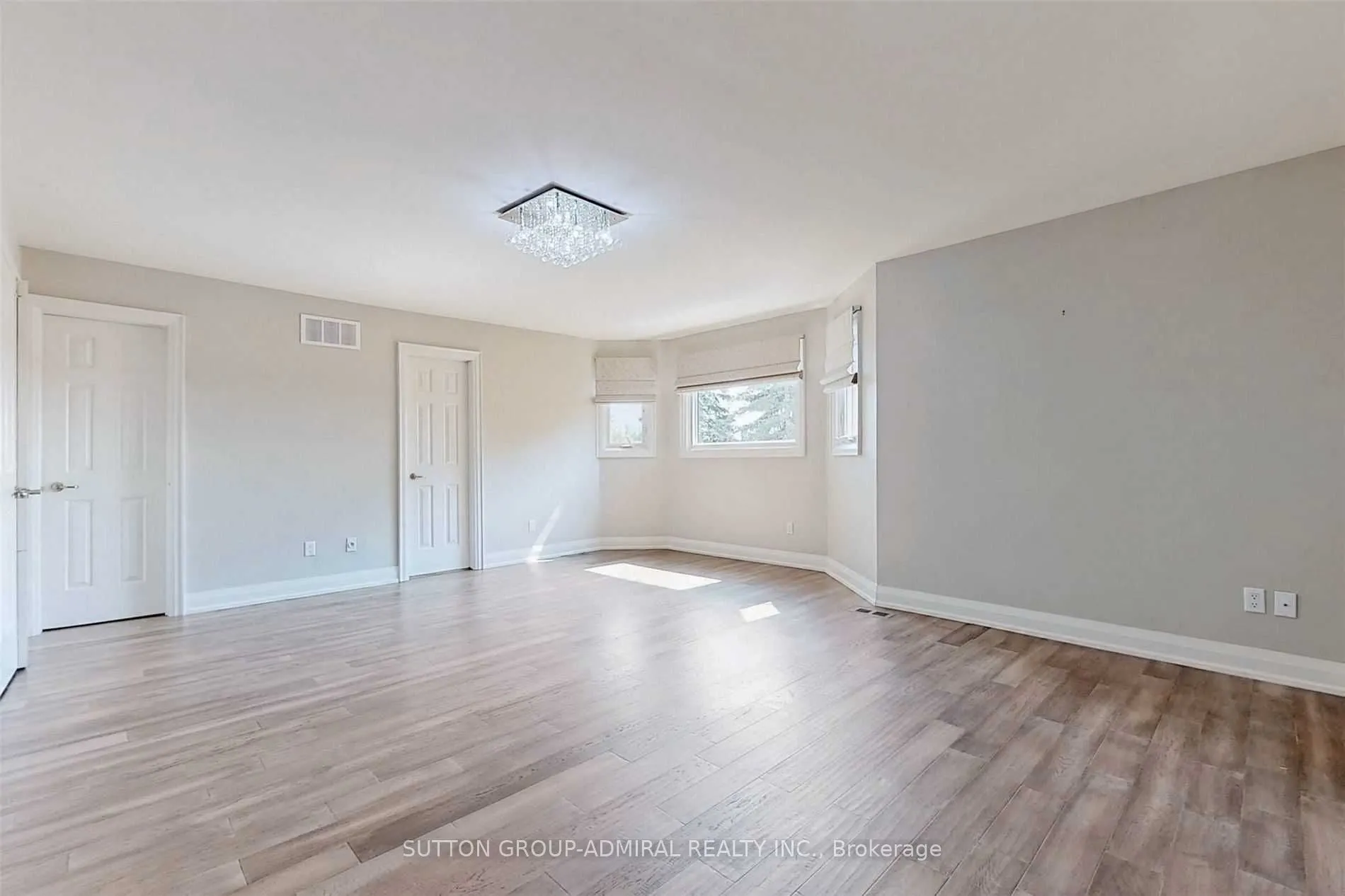 15 Dundurn Crescent