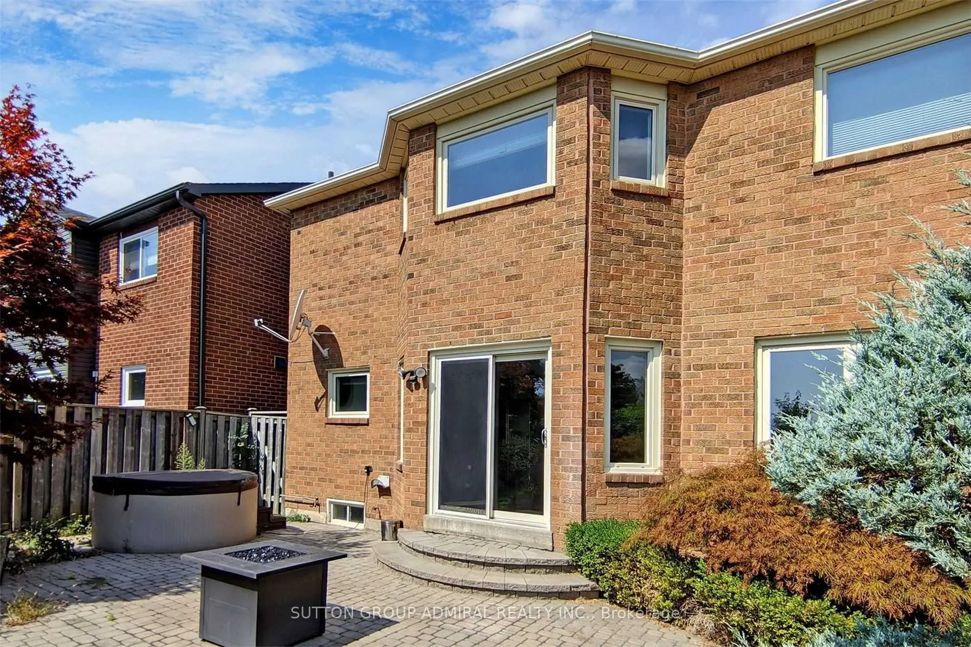 15 Dundurn Crescent