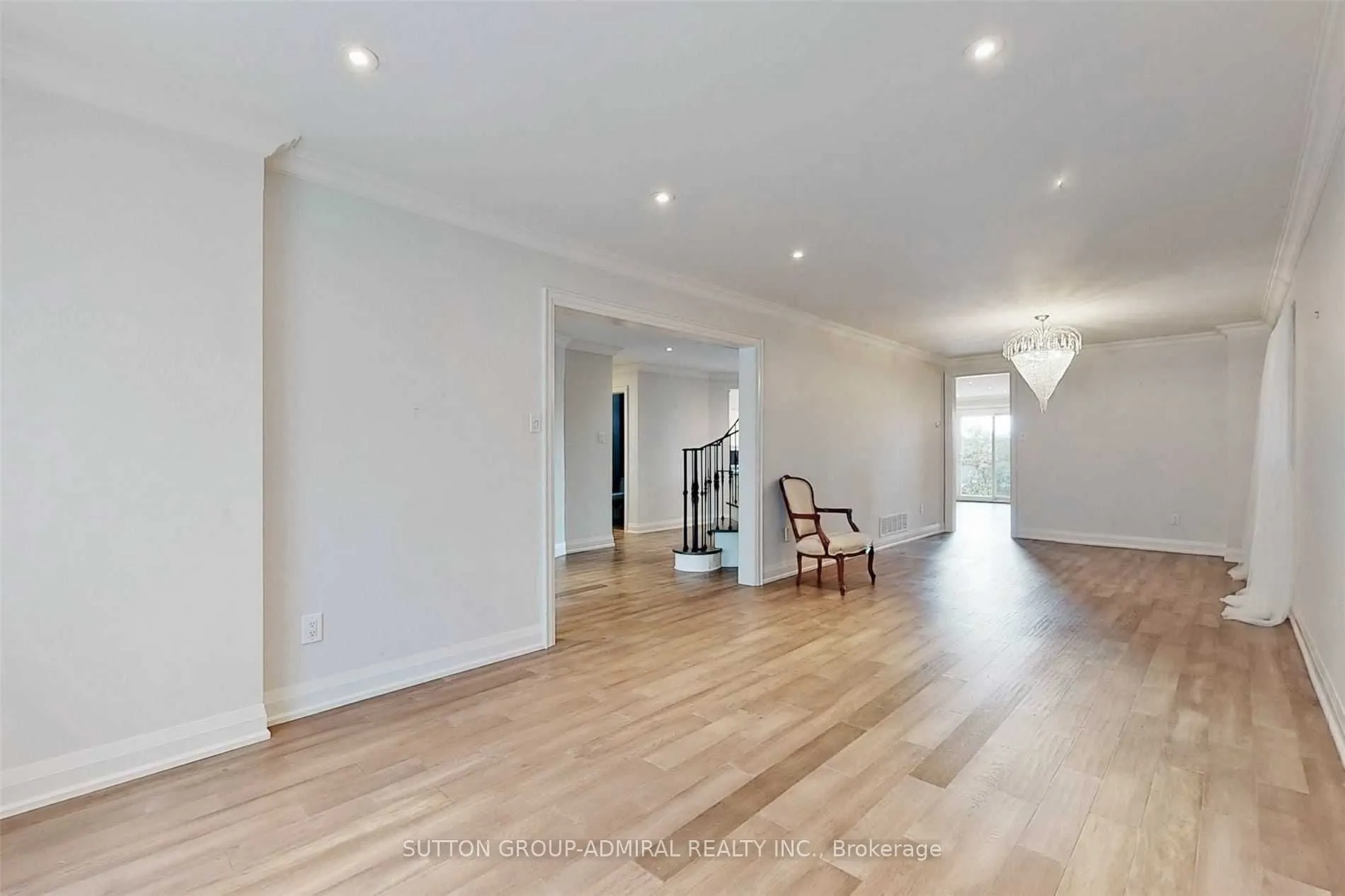 15 Dundurn Crescent