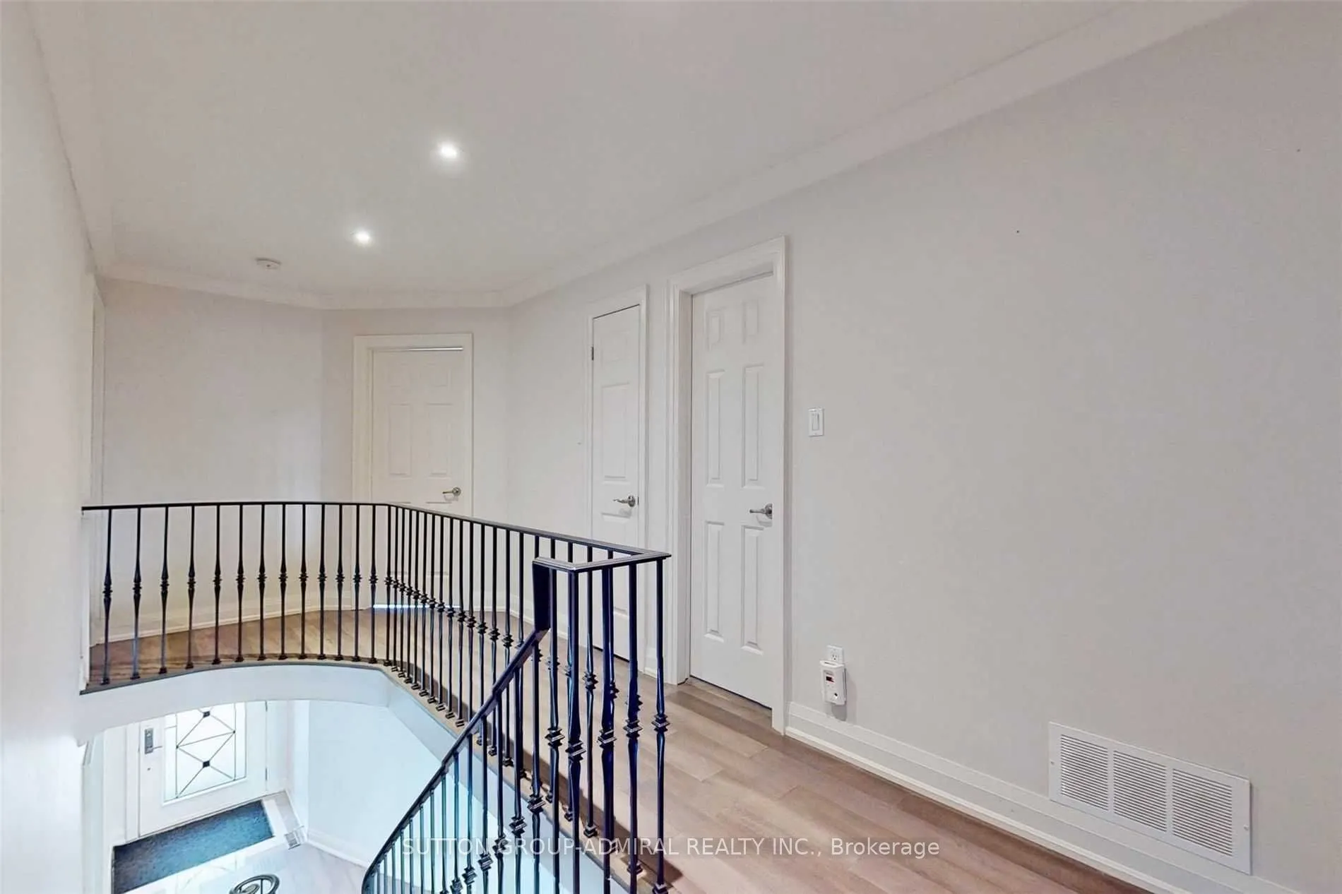 15 Dundurn Crescent