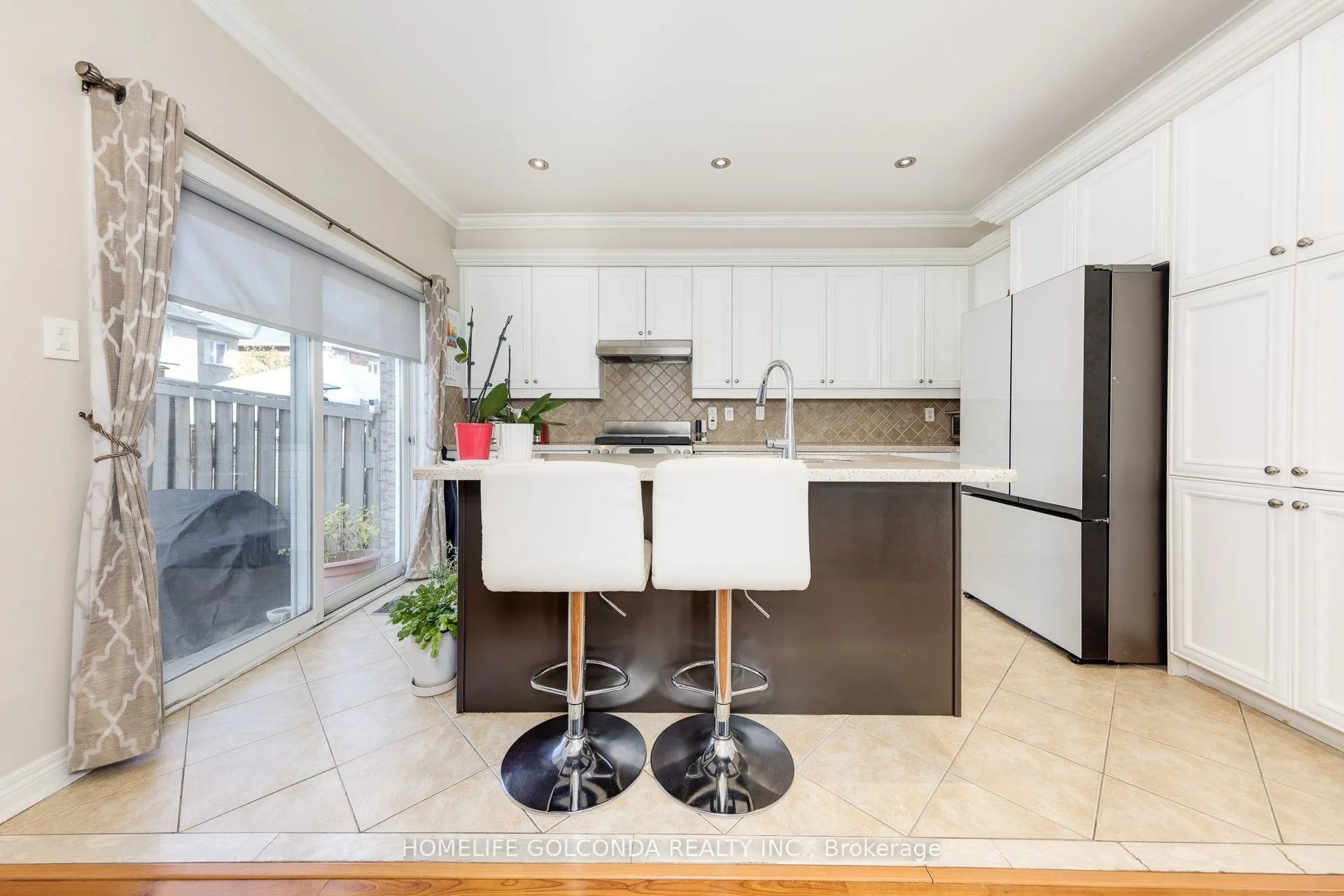 77 Arco Circle