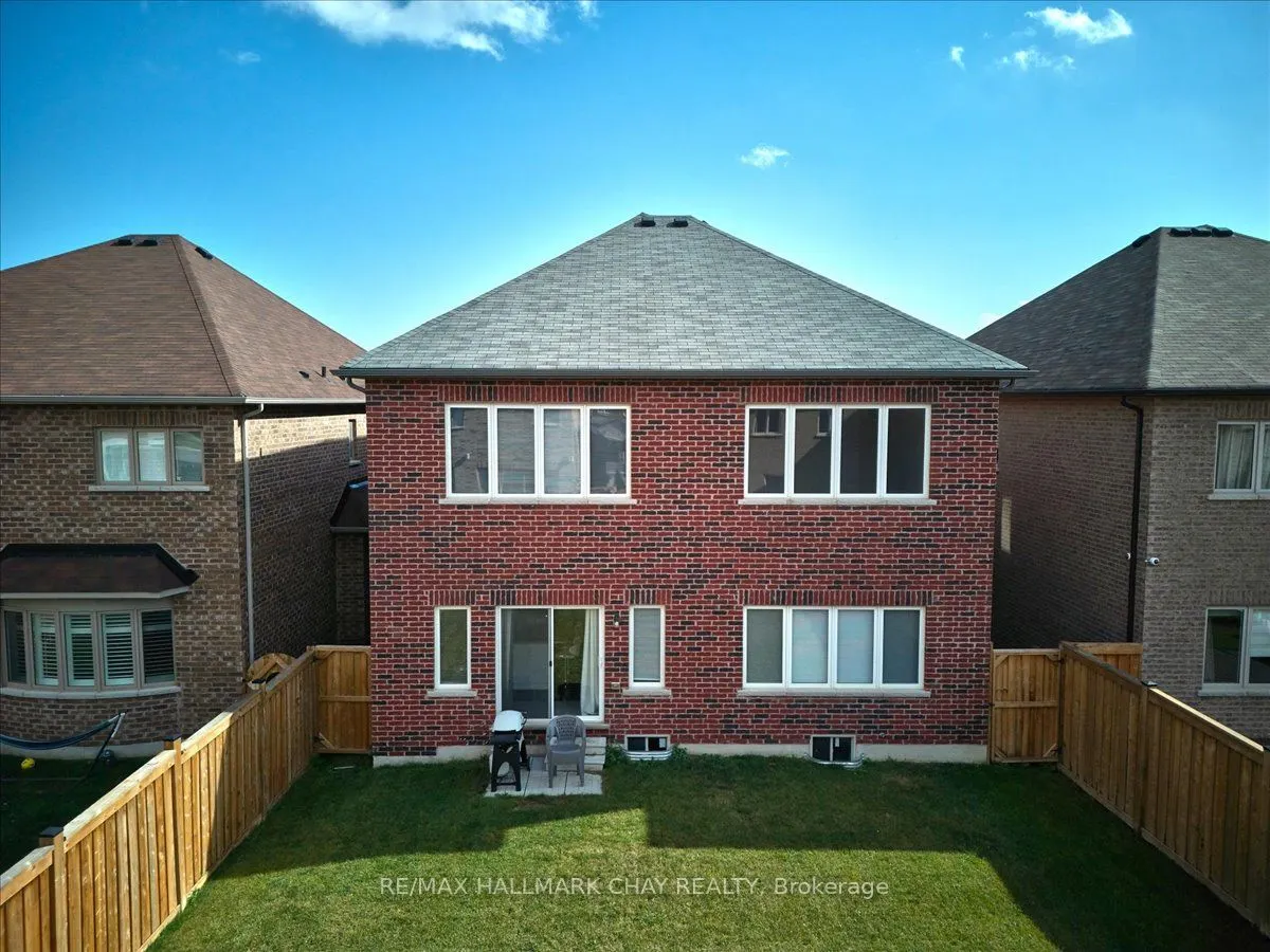 1433 McRoberts Crescent