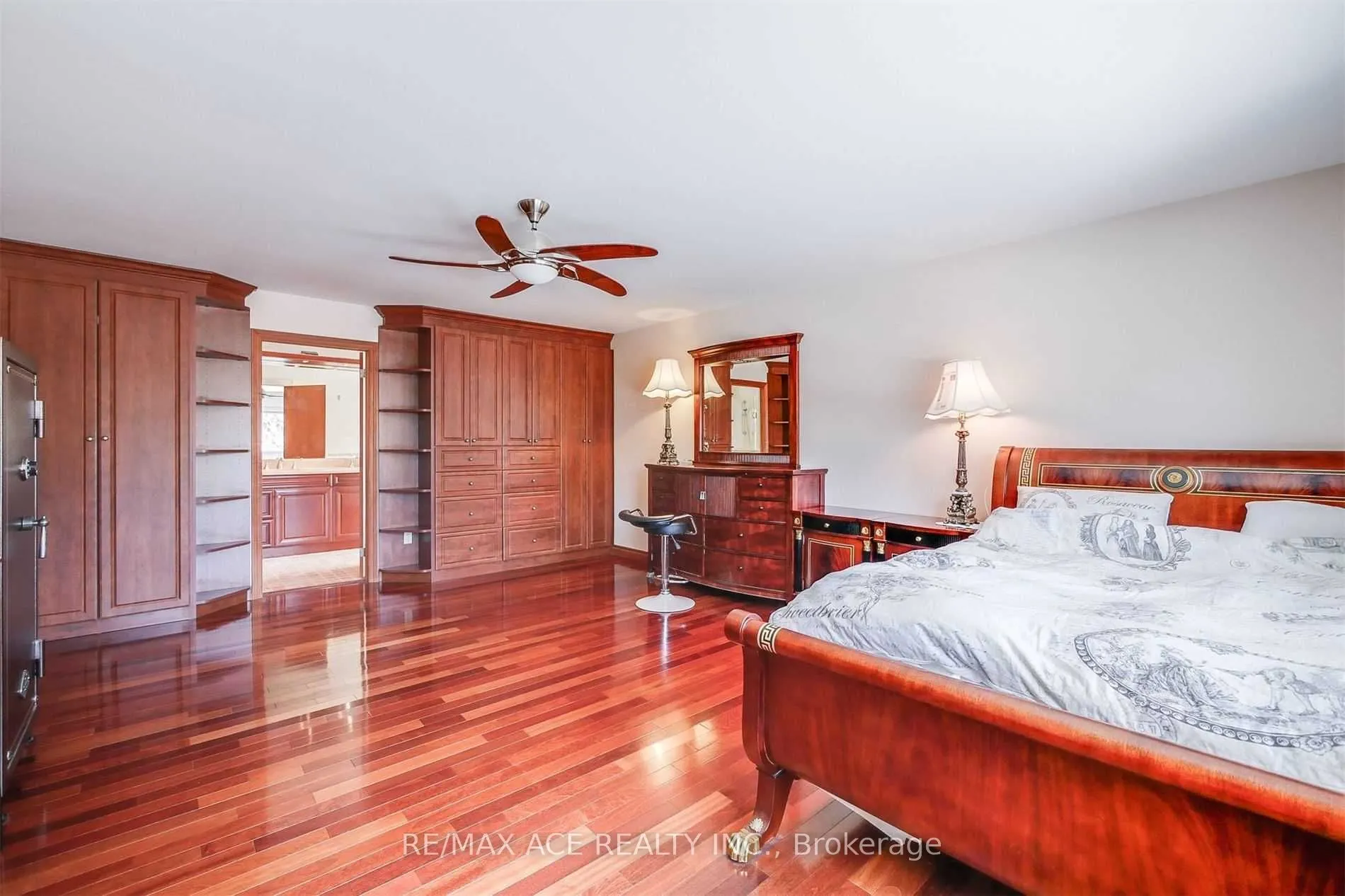 5 Island Court