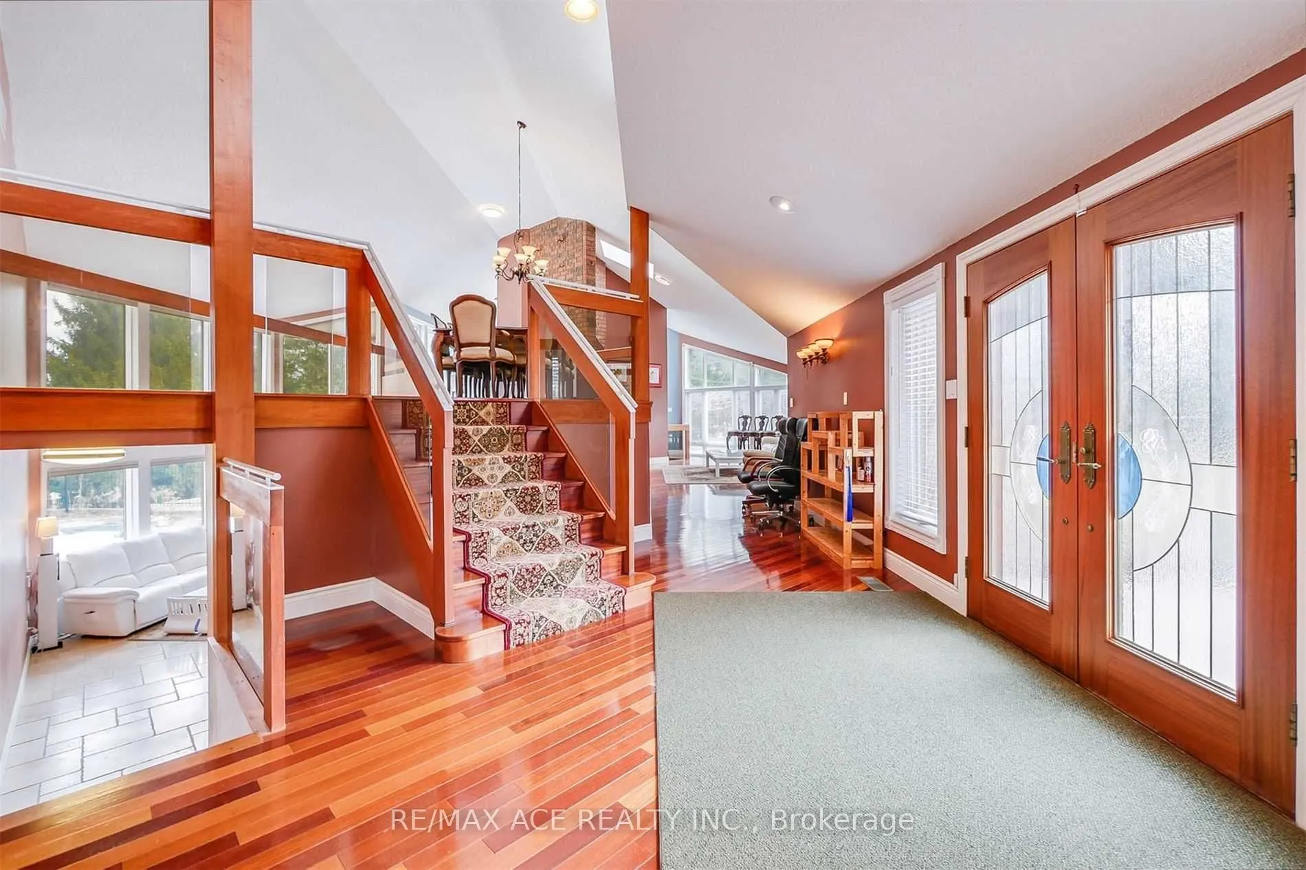 5 Island Court