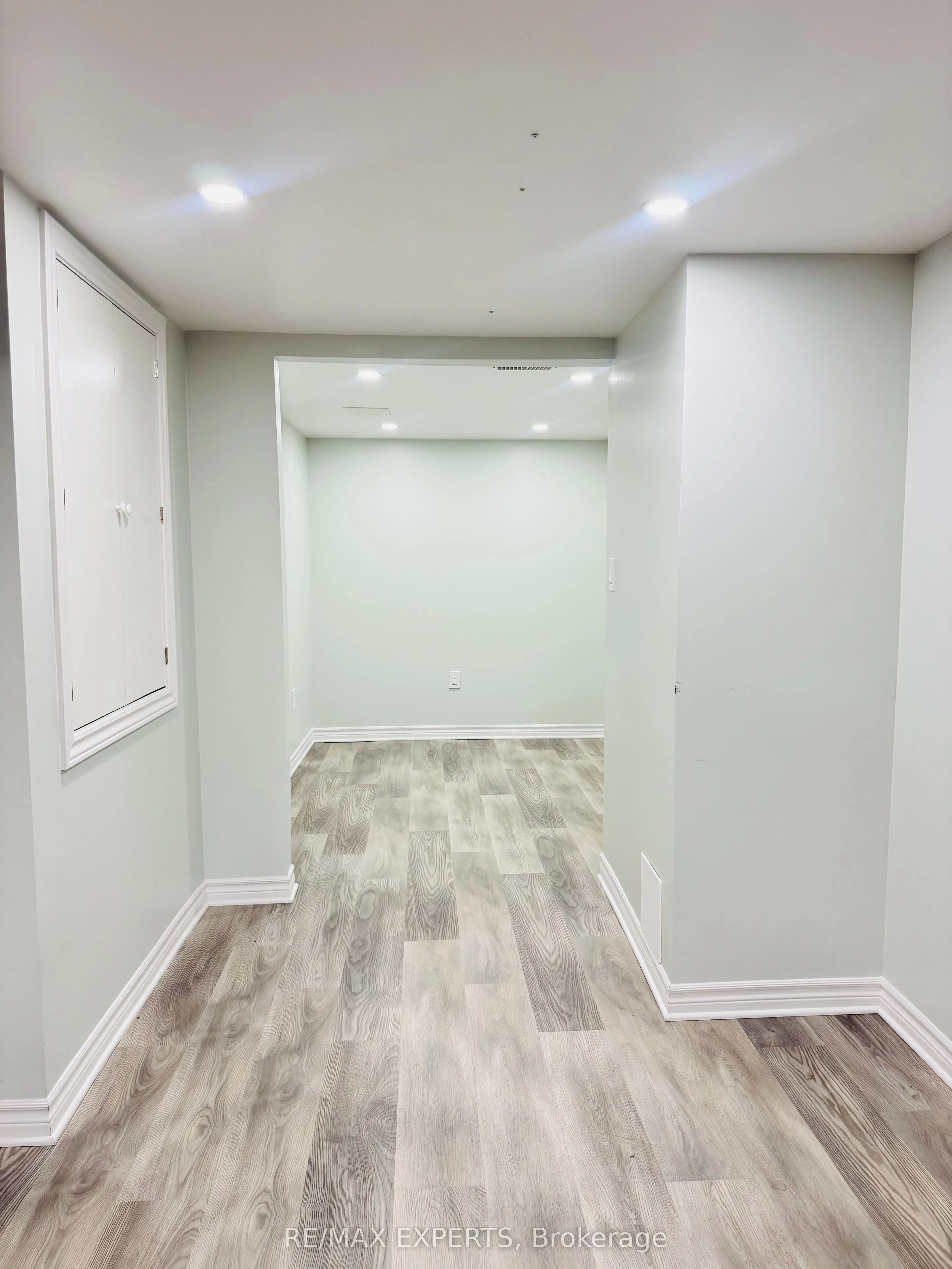 106 Knott End Crescent, #Lower