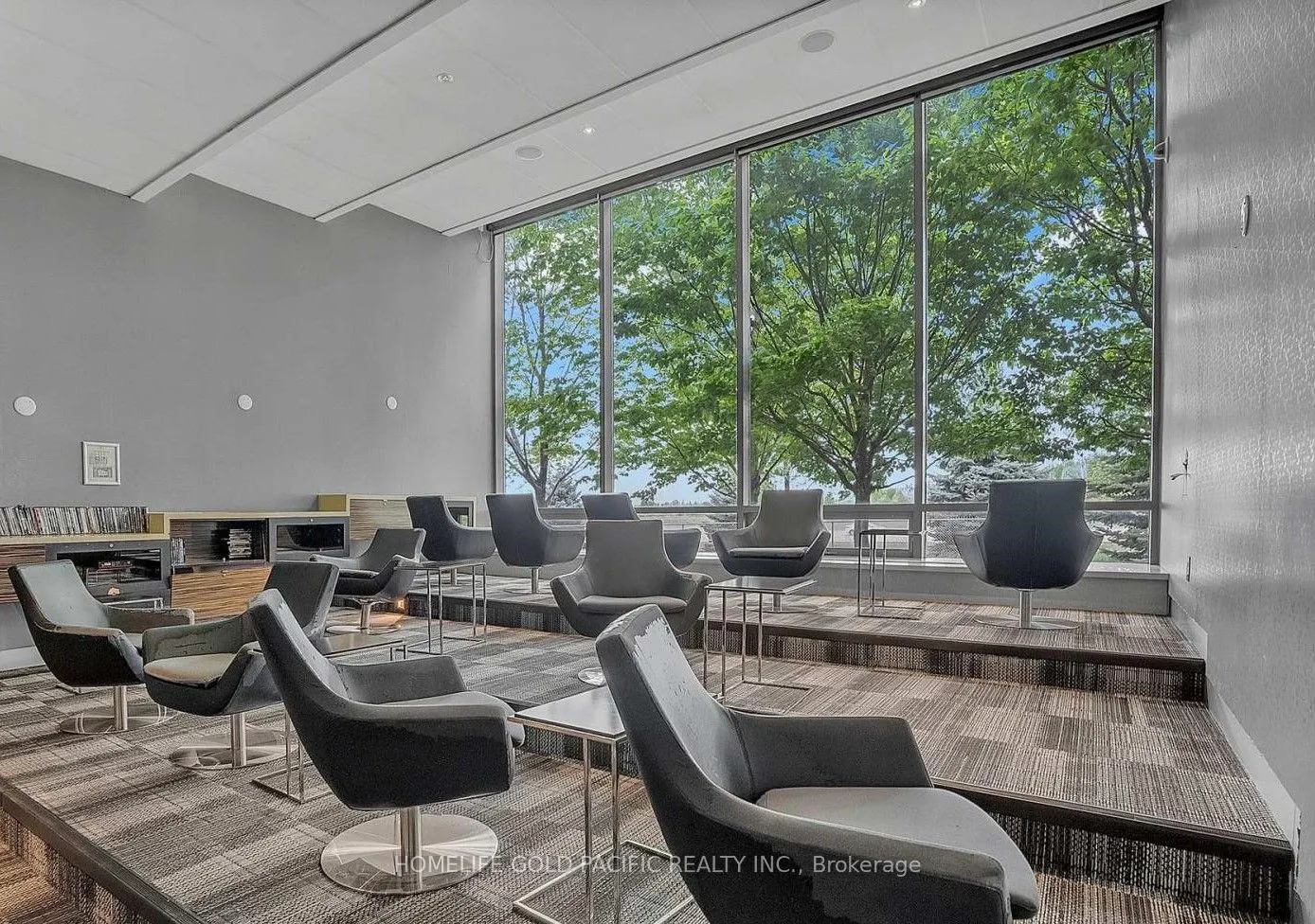 273 South Park Road, #1106