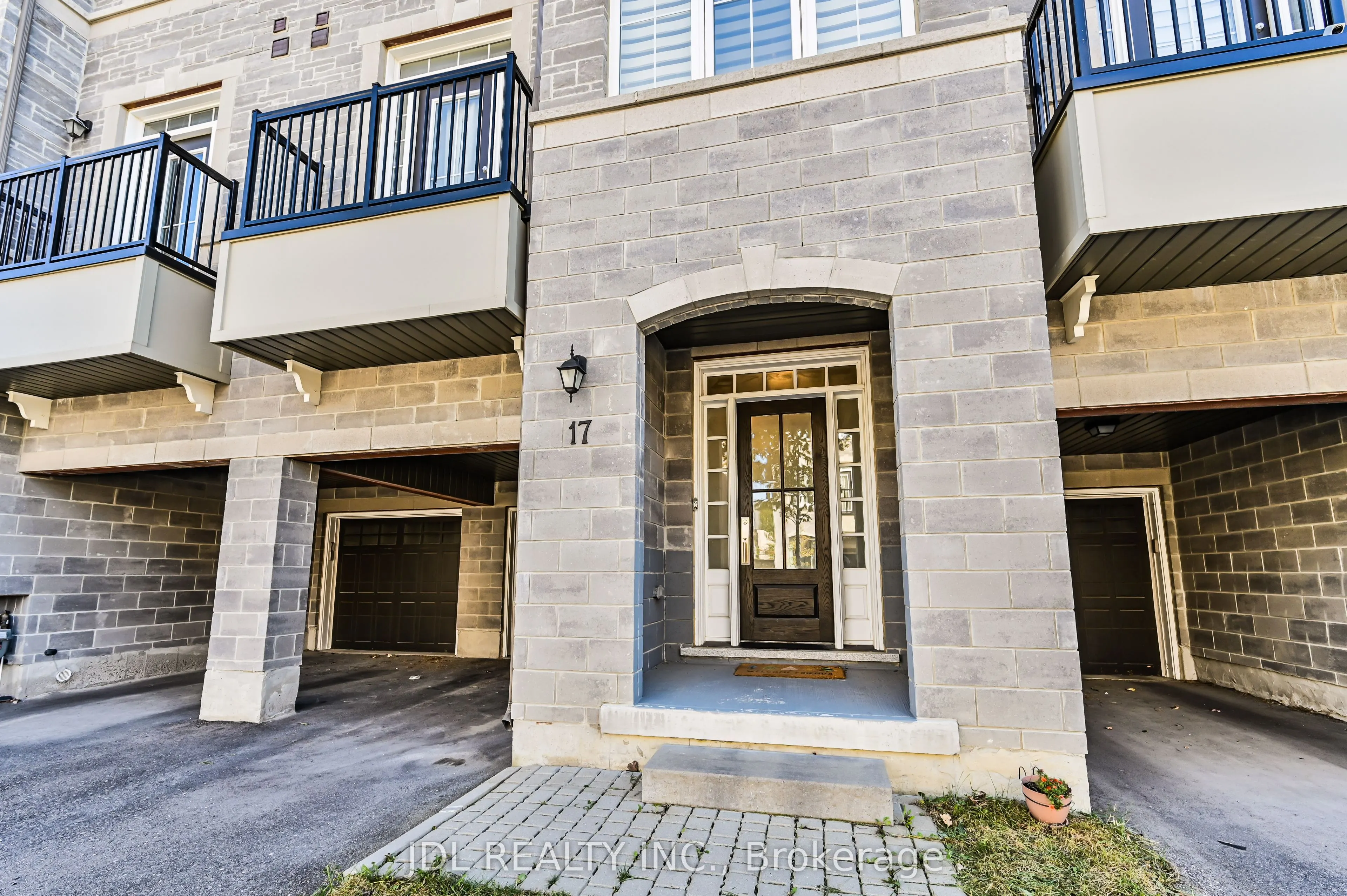 17 Thomas Foster Street