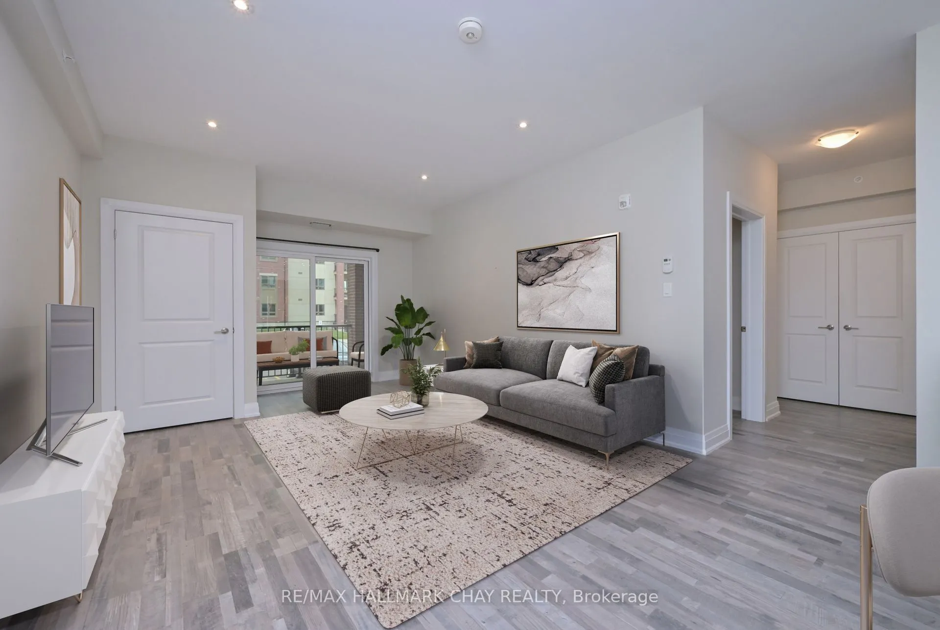 157 Wellington Street E, #109