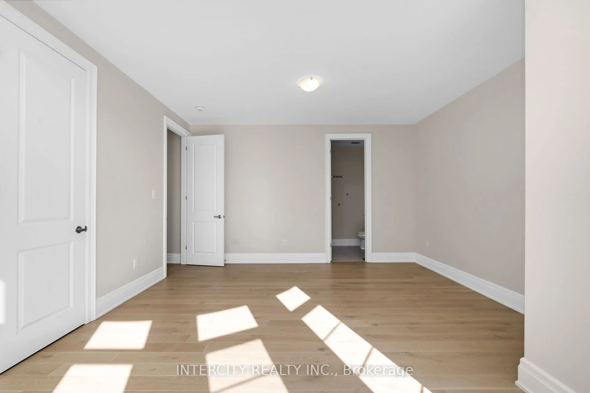 2 Pine Heights Drive