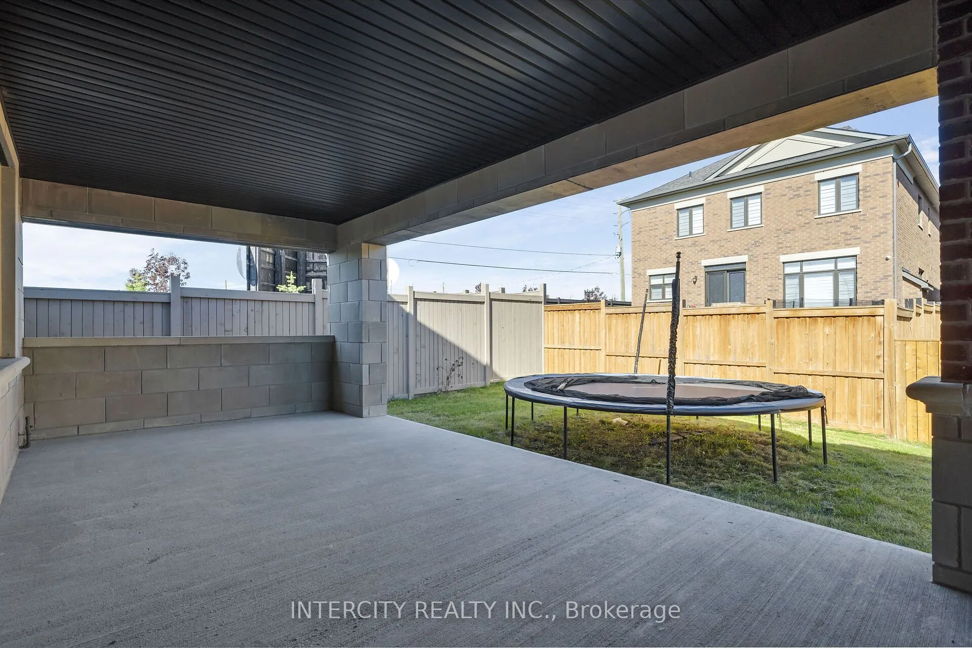 2 Pine Heights Drive
