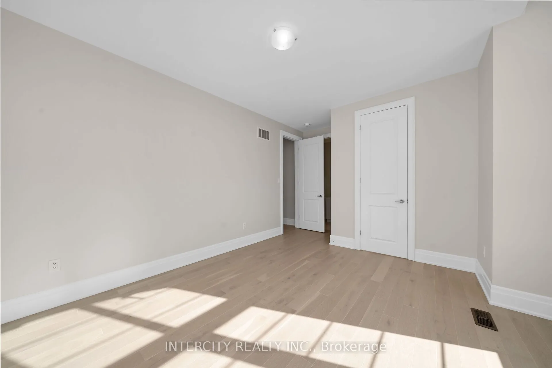 2 Pine Heights Drive