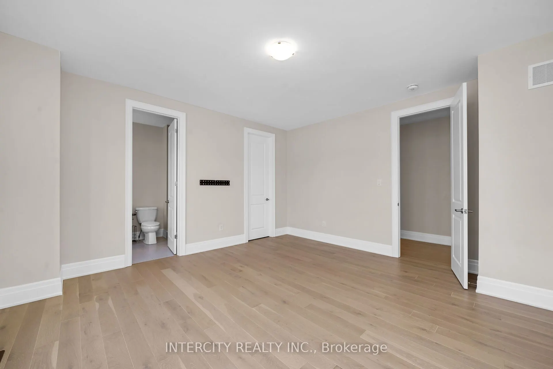 2 Pine Heights Drive