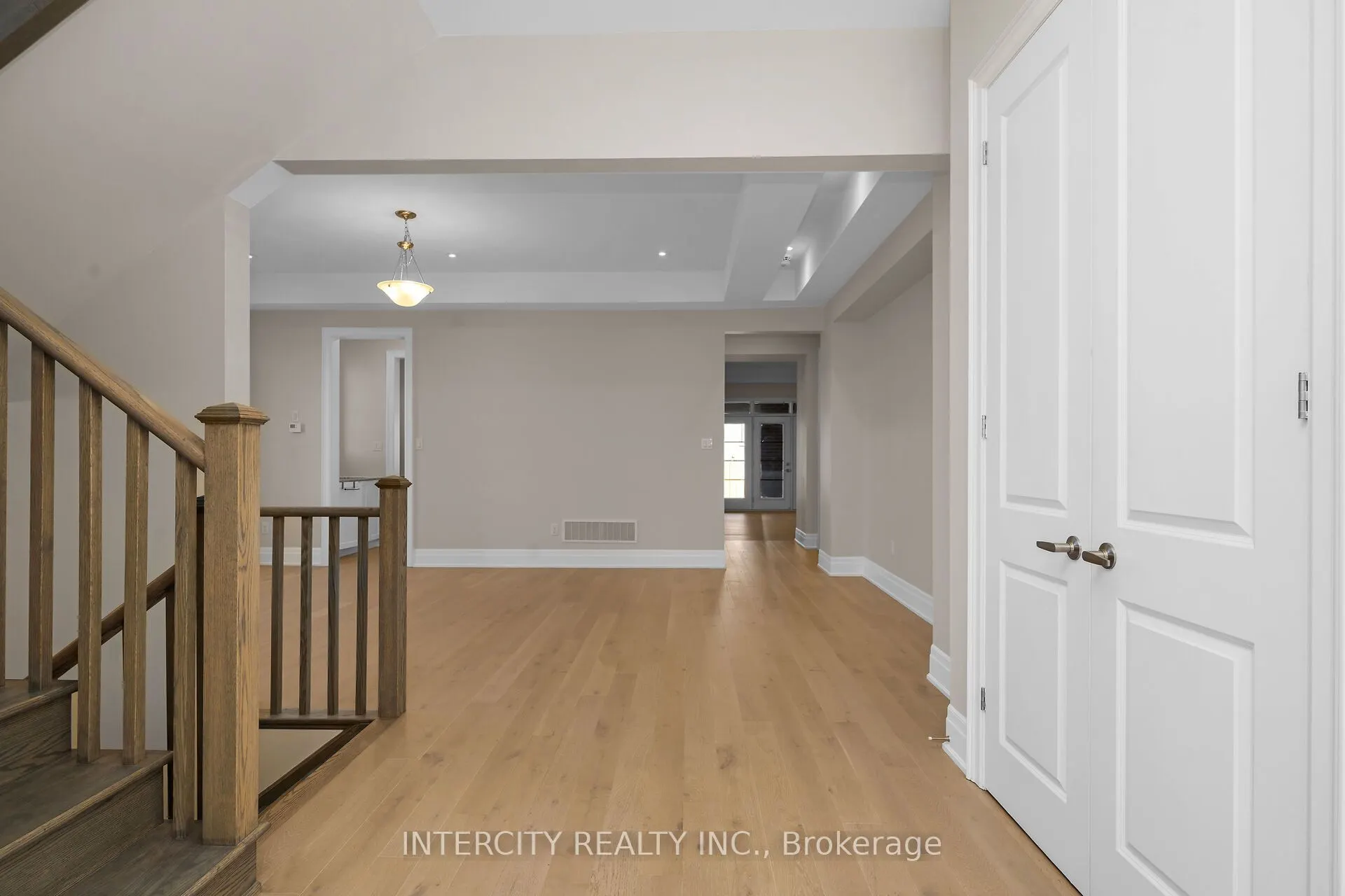 2 Pine Heights Drive