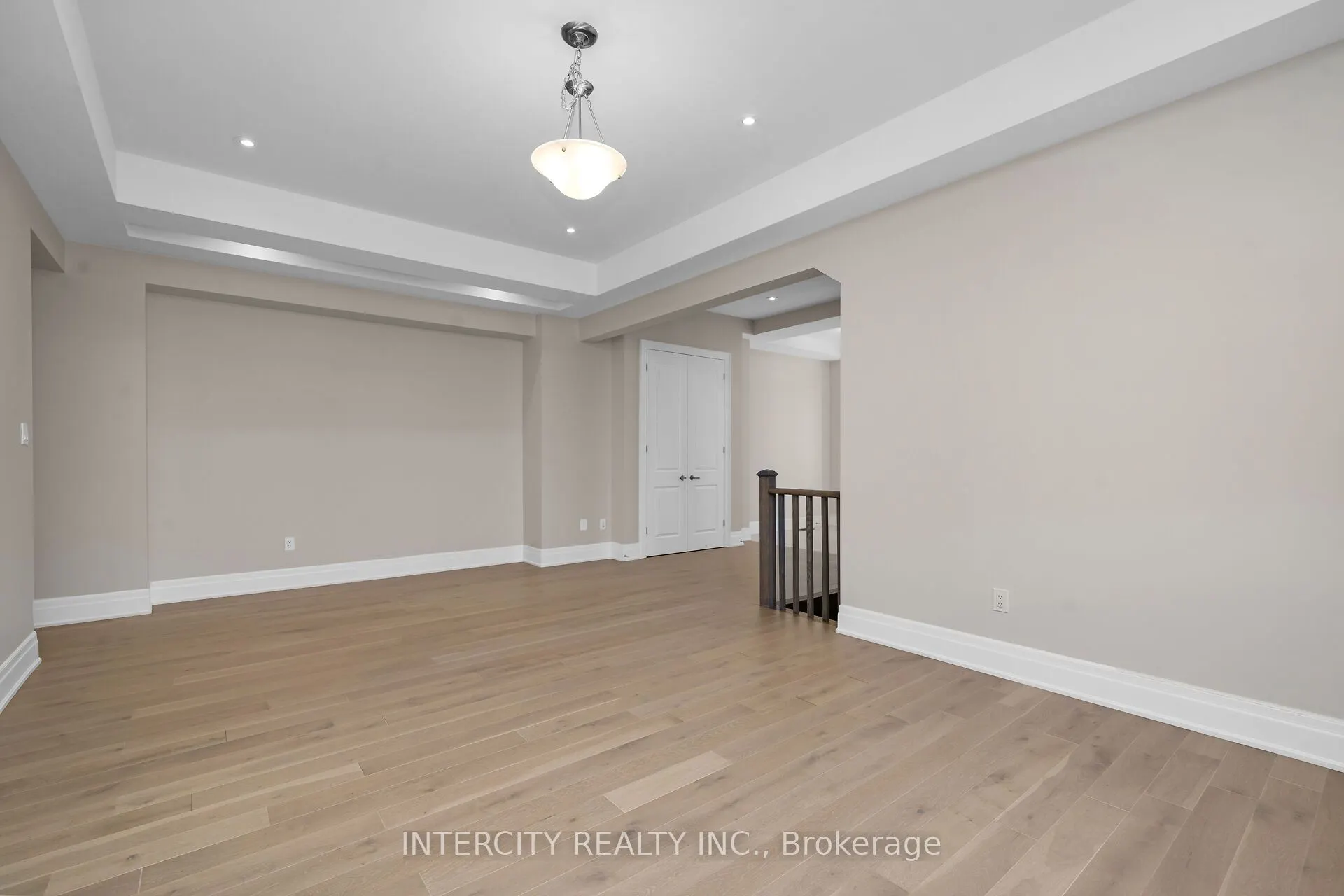 2 Pine Heights Drive