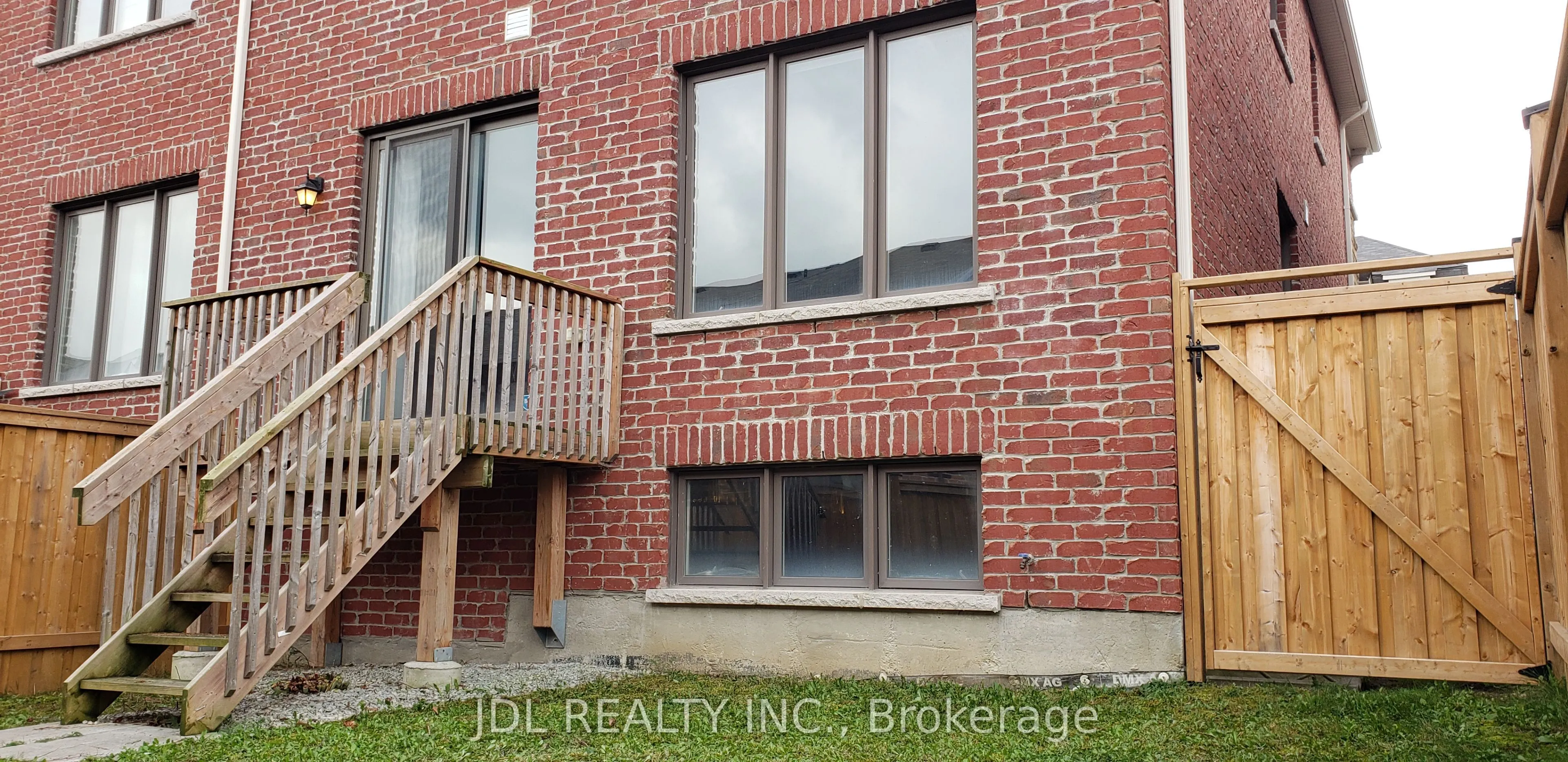 16 Casely Avenue