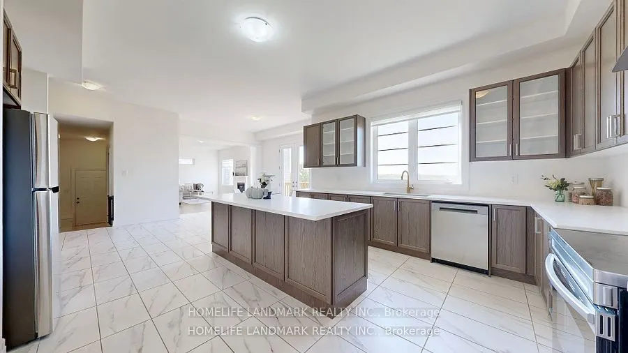 16 Slater Crescent