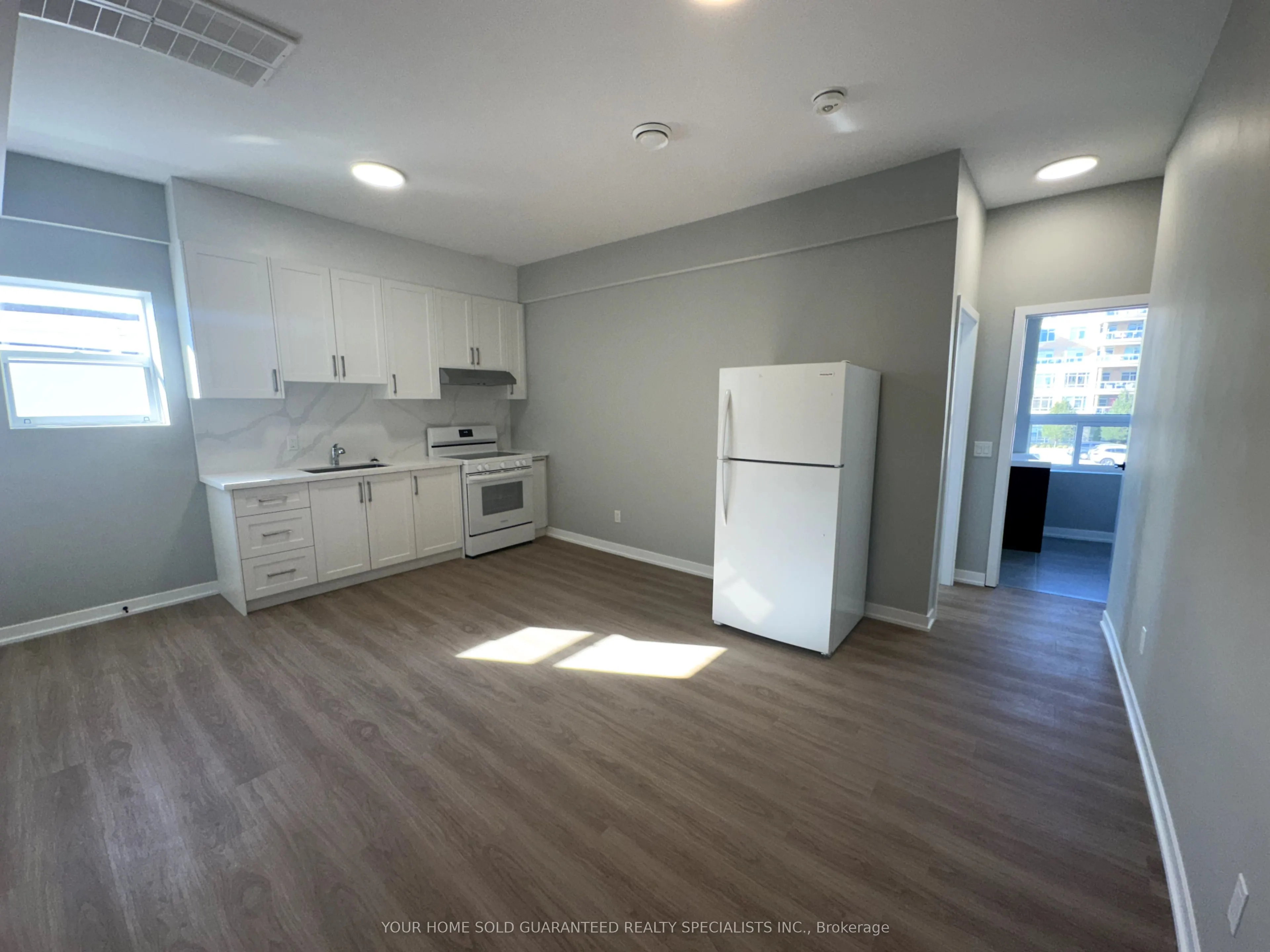 9 Wellington Street E, #C