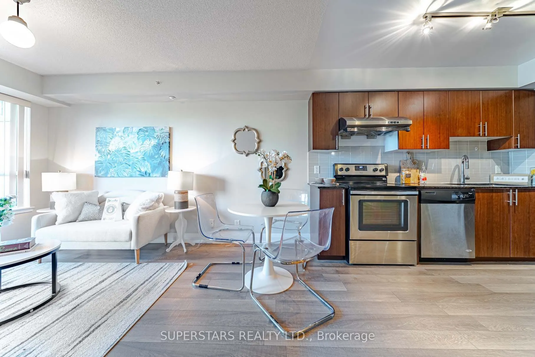 372 Highway 7 E, #516