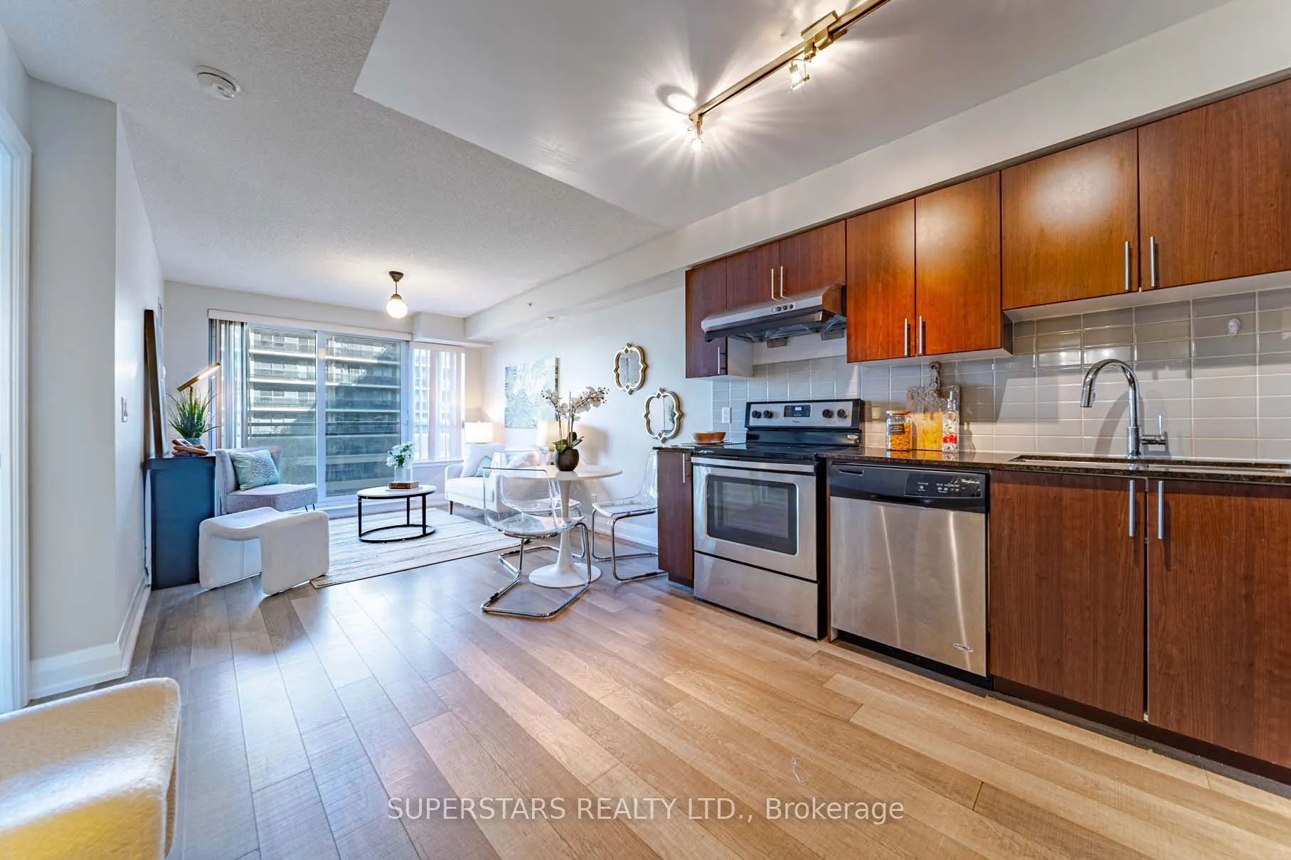 372 Highway 7 E, #516