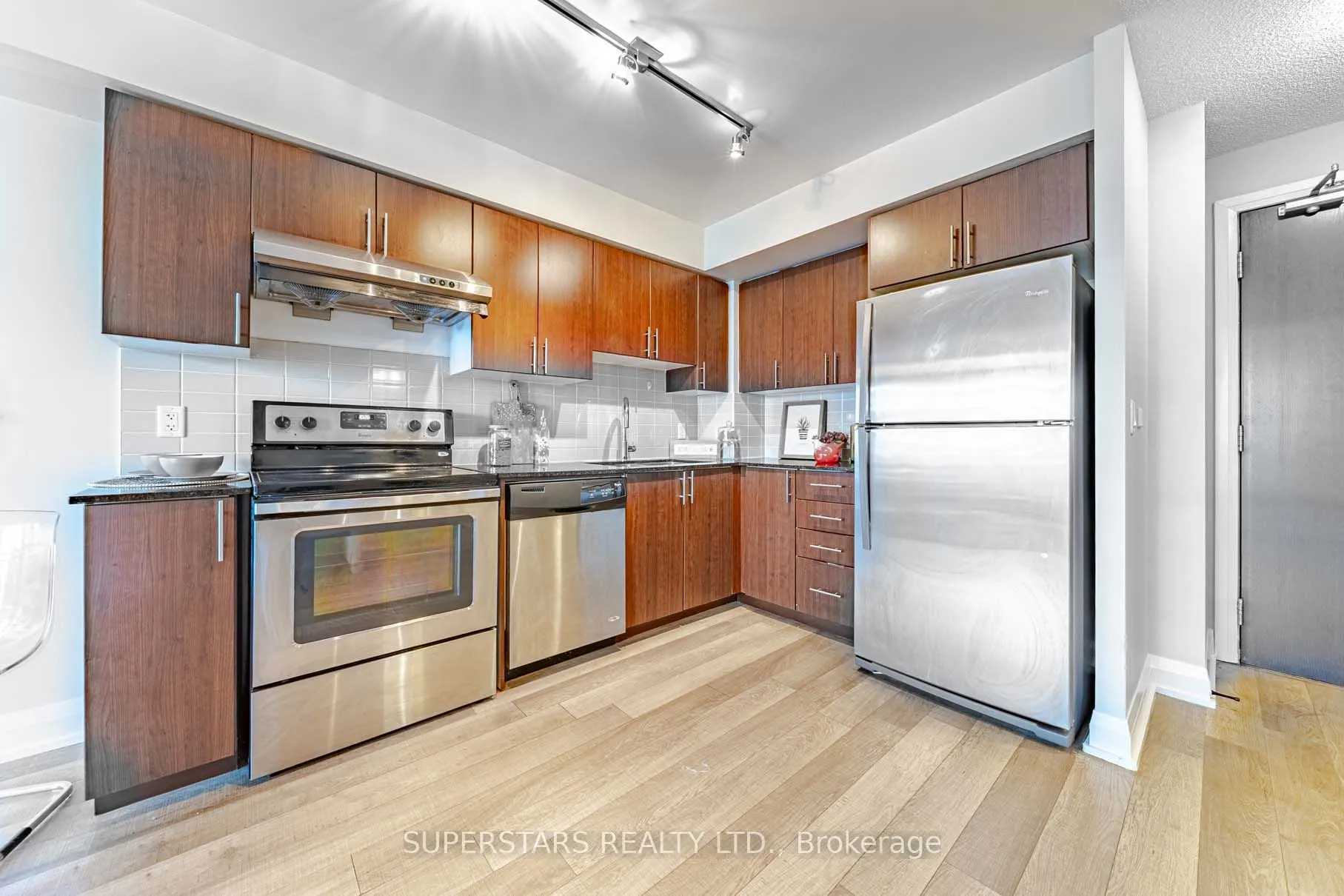 372 Highway 7 E, #516