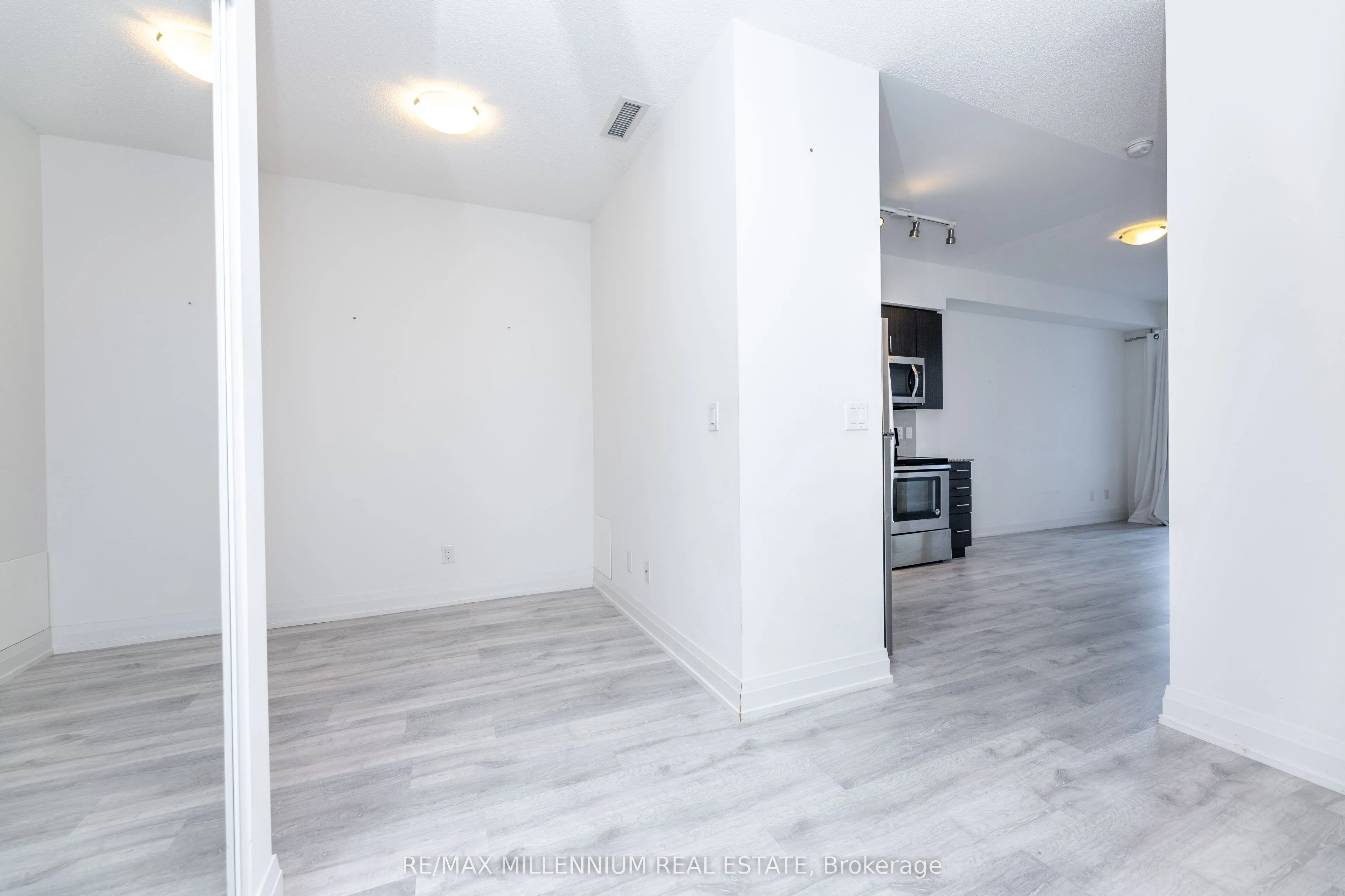 3700 Highway 7 Road, #1401