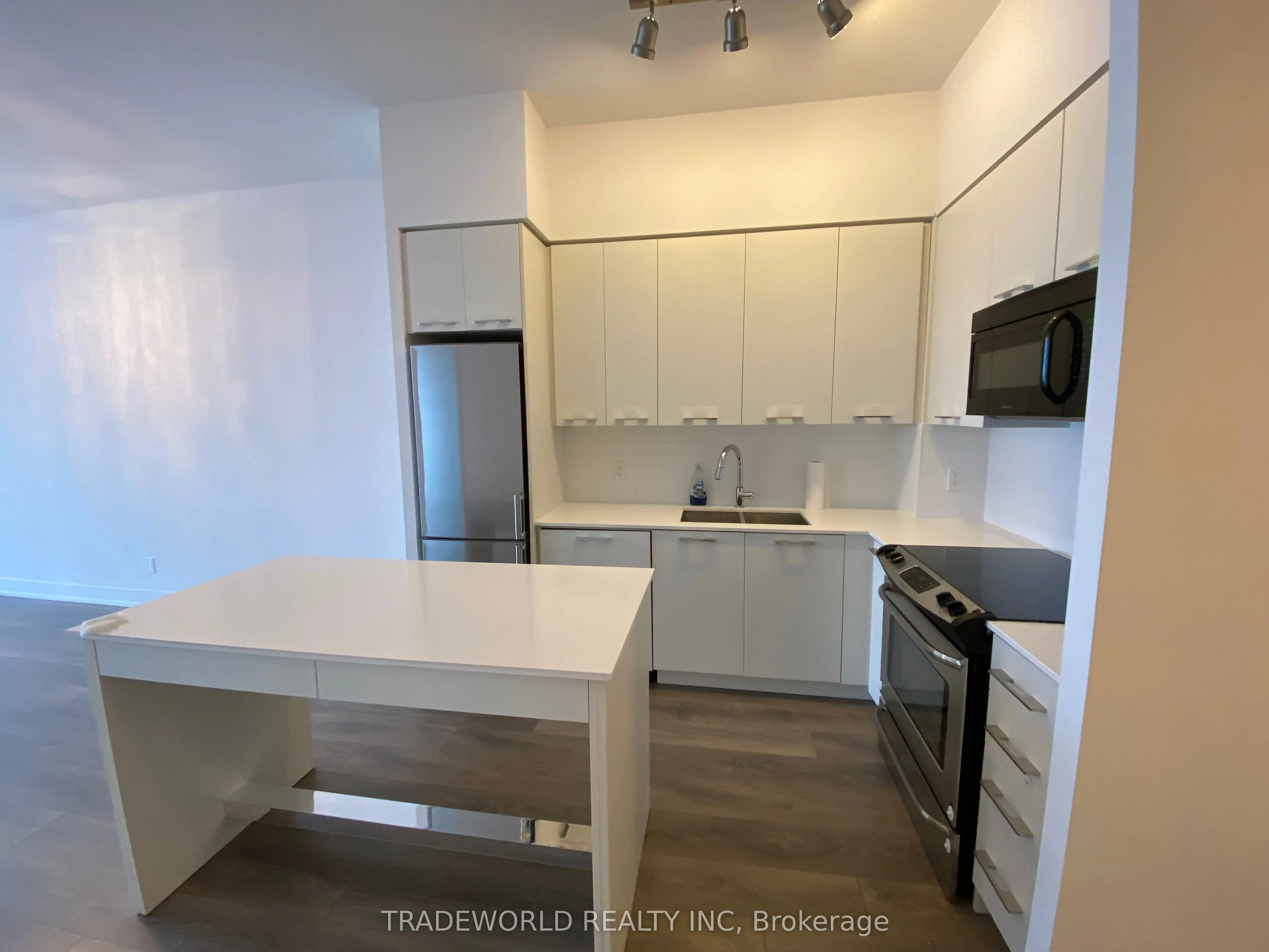 9471 Yonge Street, #308