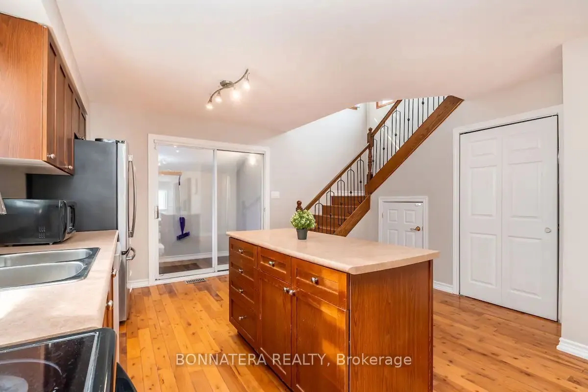 687 Innisfil Beach Road