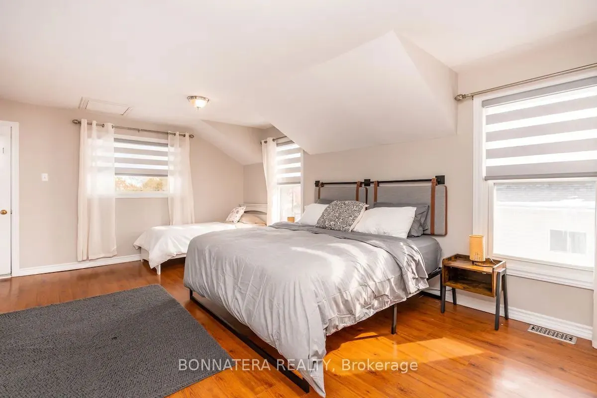 687 Innisfil Beach Road
