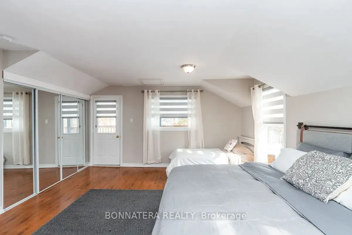 687 Innisfil Beach Road