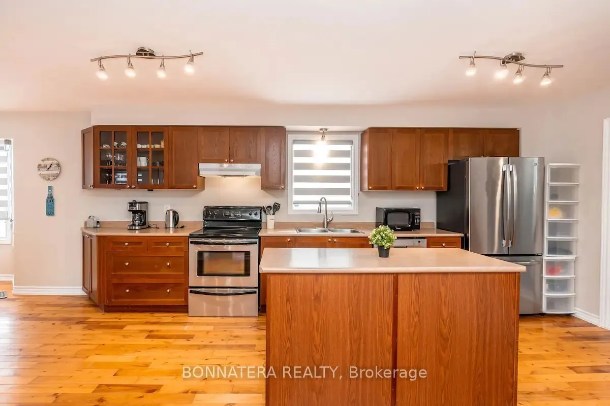 687 Innisfil Beach Road