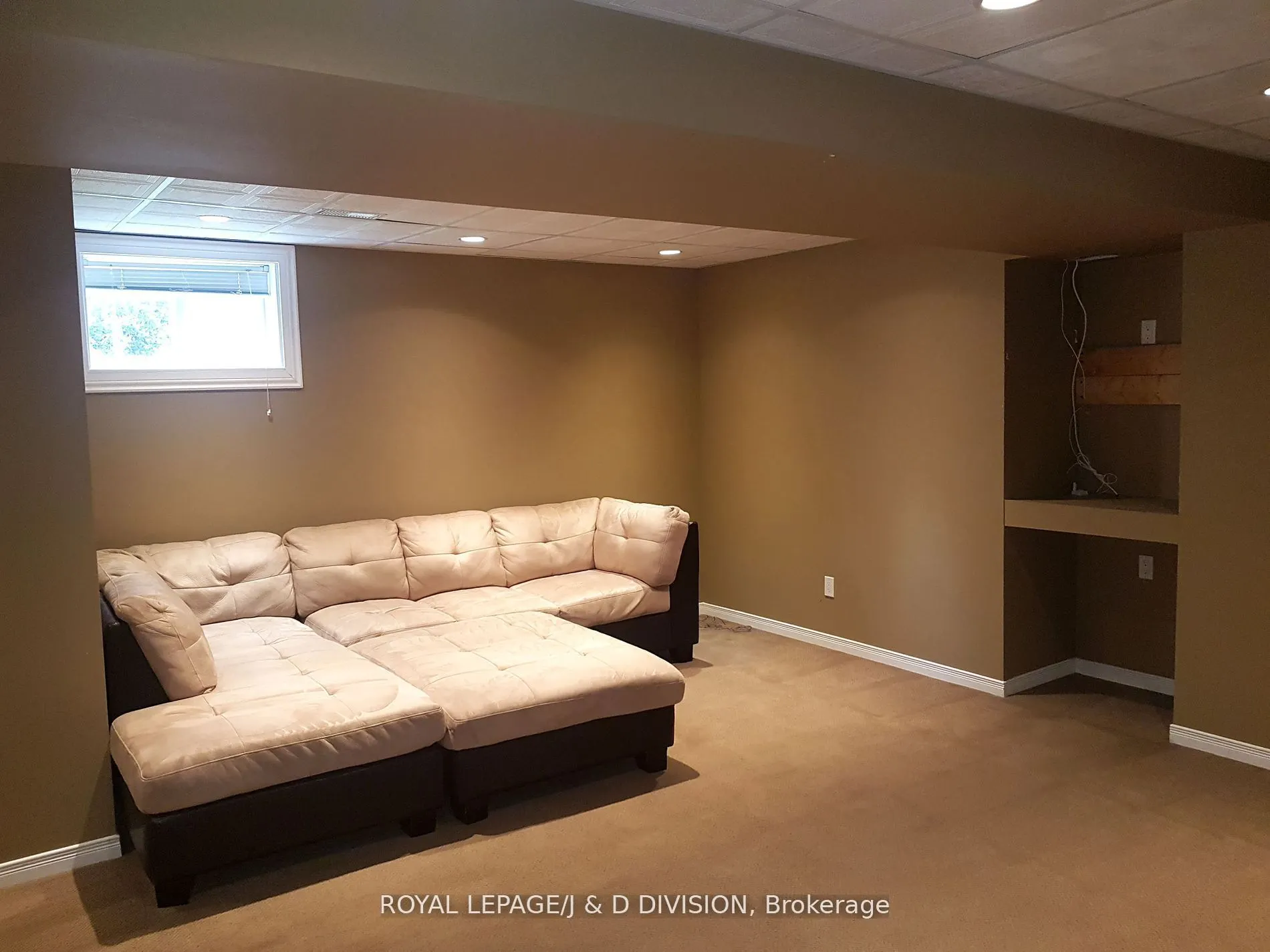 554 Heddle Crescent