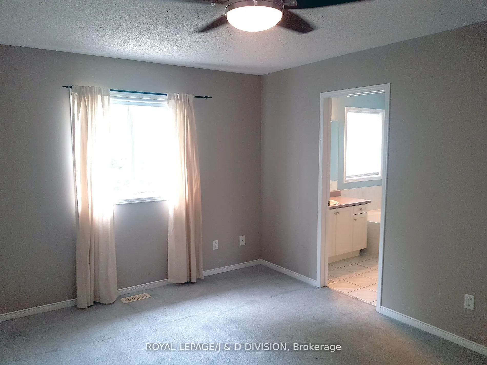554 Heddle Crescent